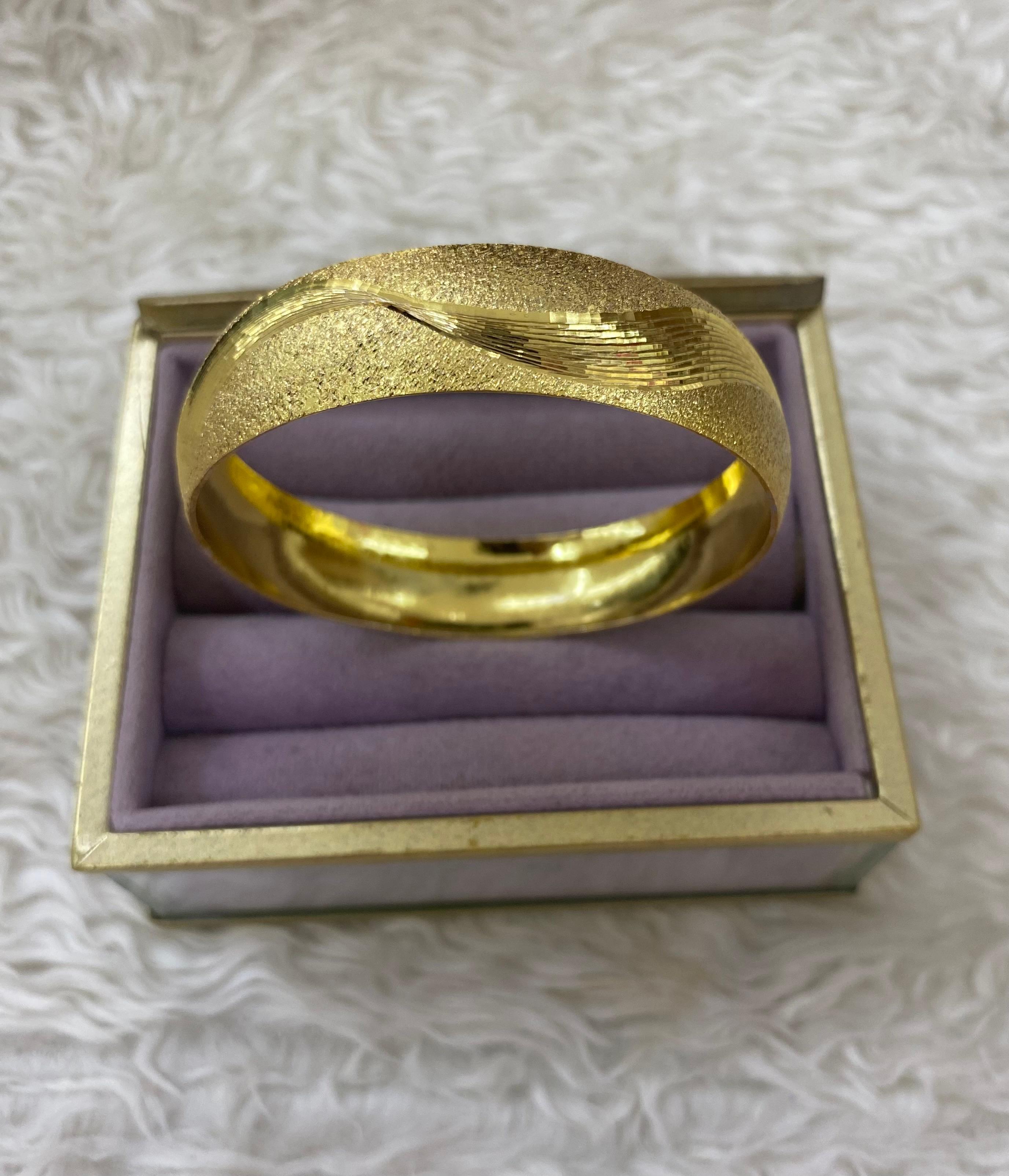 "Kelebek Etkisi" Kumlu Yüzey Kelepçe Bilezik (60mm)