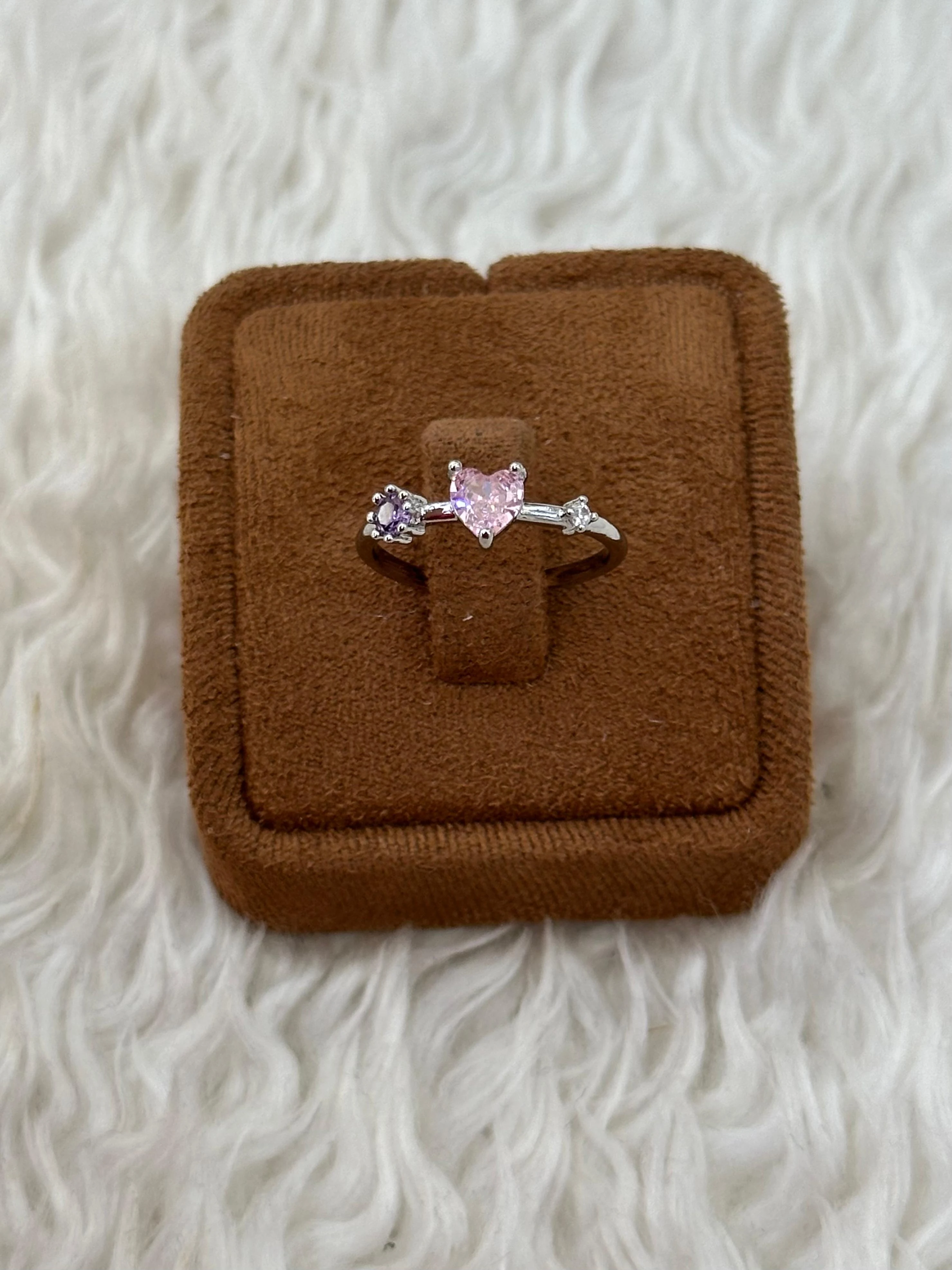 💘 Romantik Kalp ve Lavanta Parıltısı Yüzük