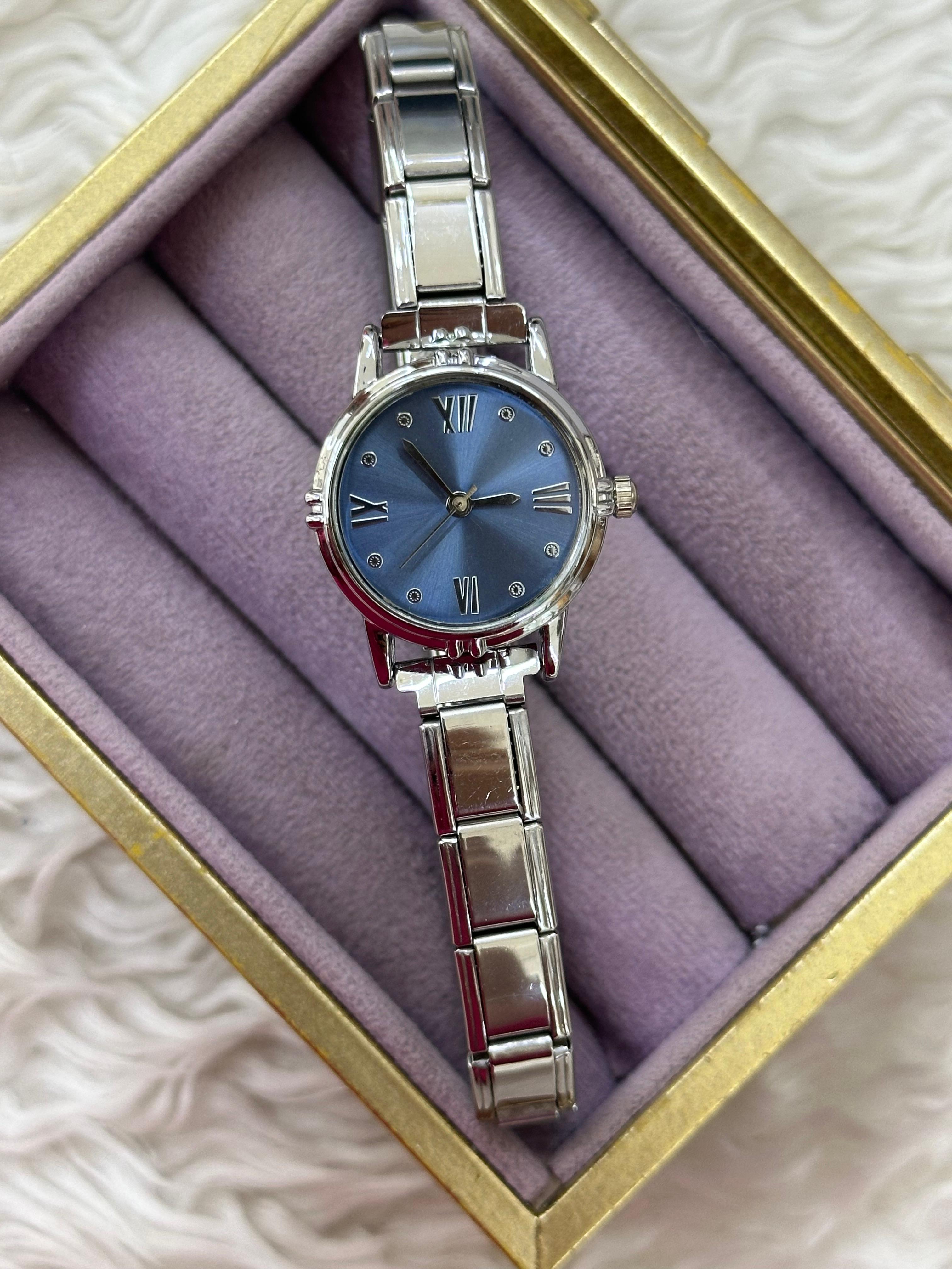 💎 Klasik Silver Saat: Lacivert Kadranla Göz Alıcı Şıklık ⚓