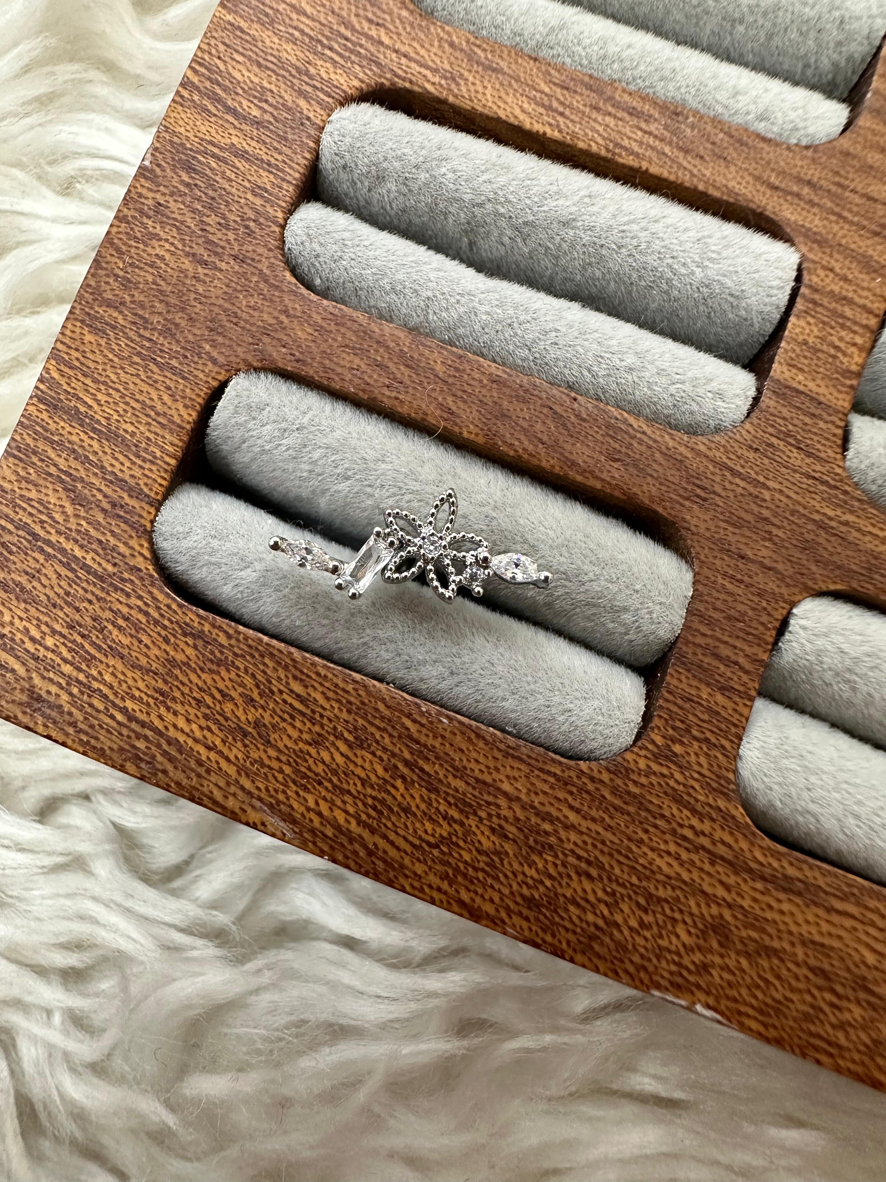 🌸🥈💎 BAHAR MİNYATÜRÜ: SILVER ÇİÇEKLİ PIERCING