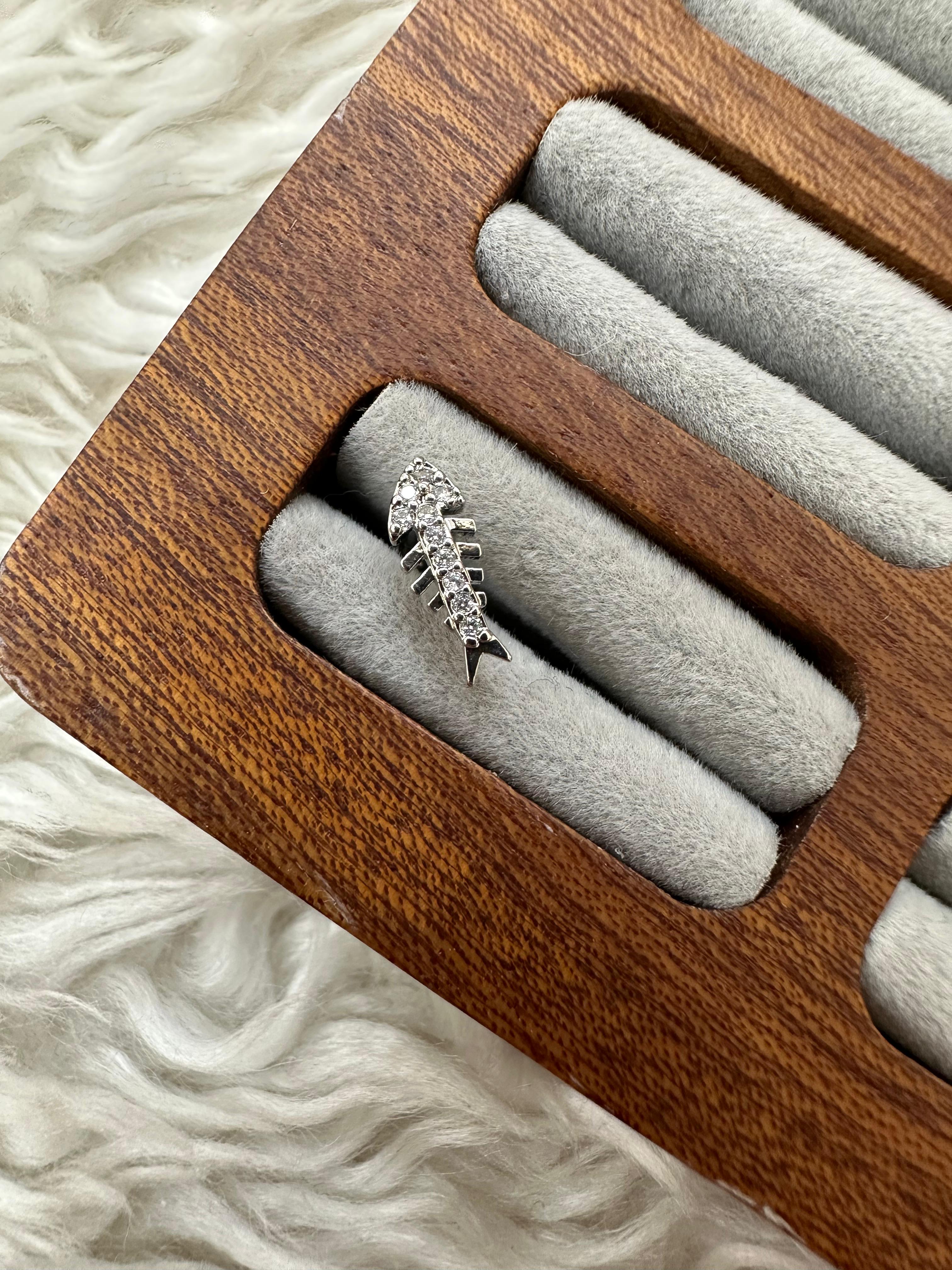 🐠💎🌊 OKYANUS IŞILTISI: TAŞLI BALIK PIERCING 