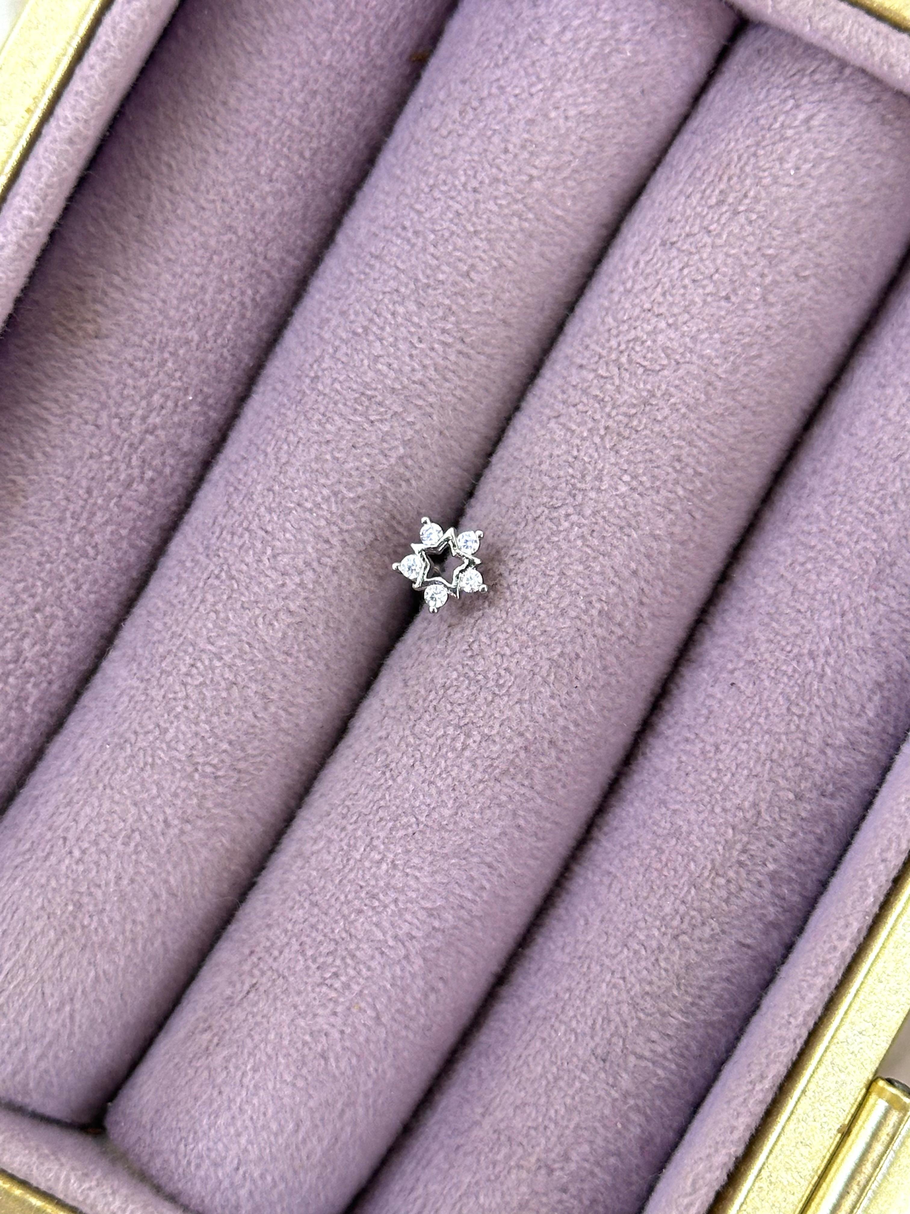 ⭐ Boş Yıldız Halo – Zirkon Mini Piercing