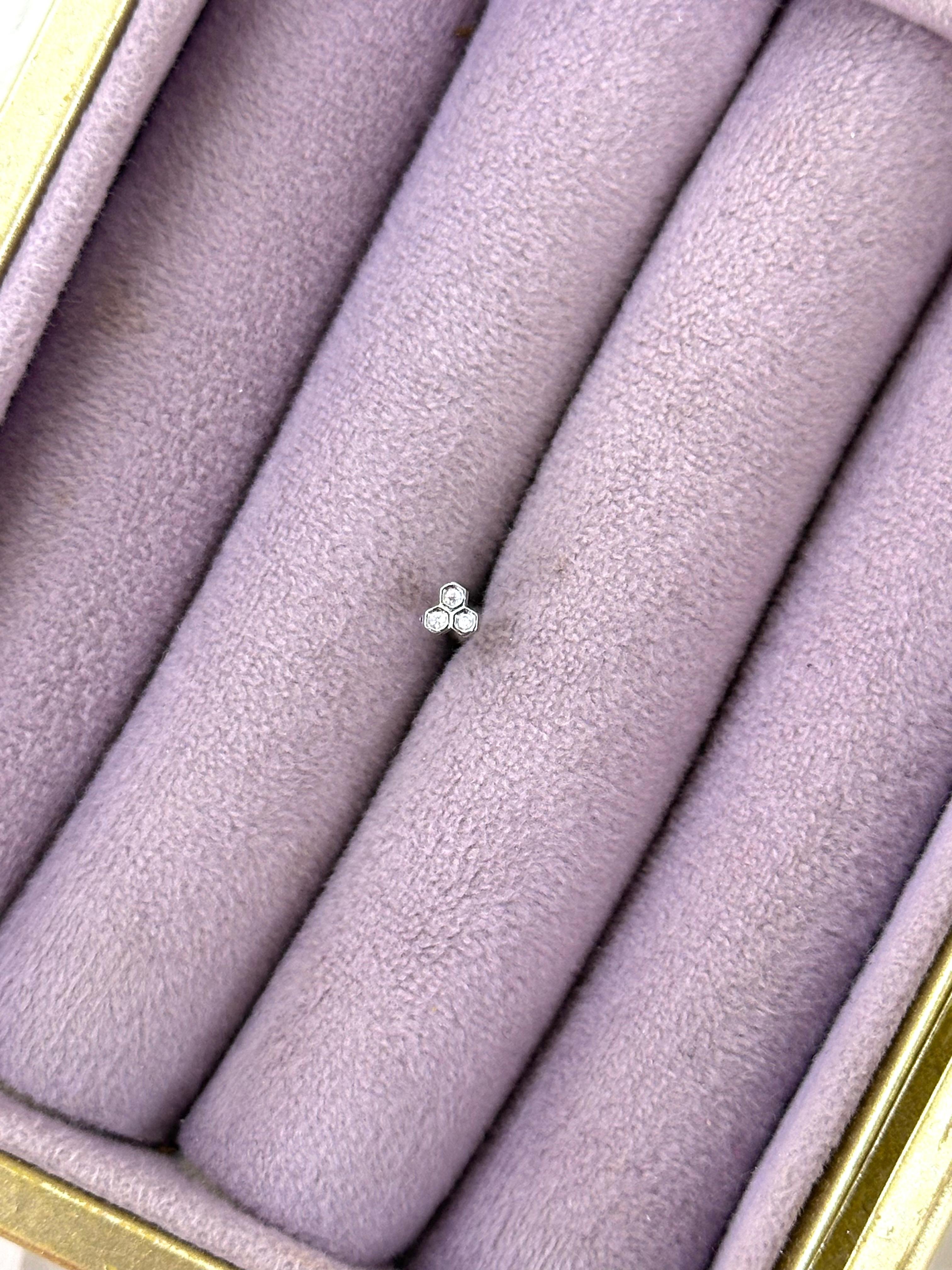 🔺 Trio Pırıltı – Üç Taşlı Zirkon Mini Piercing (Çelik)