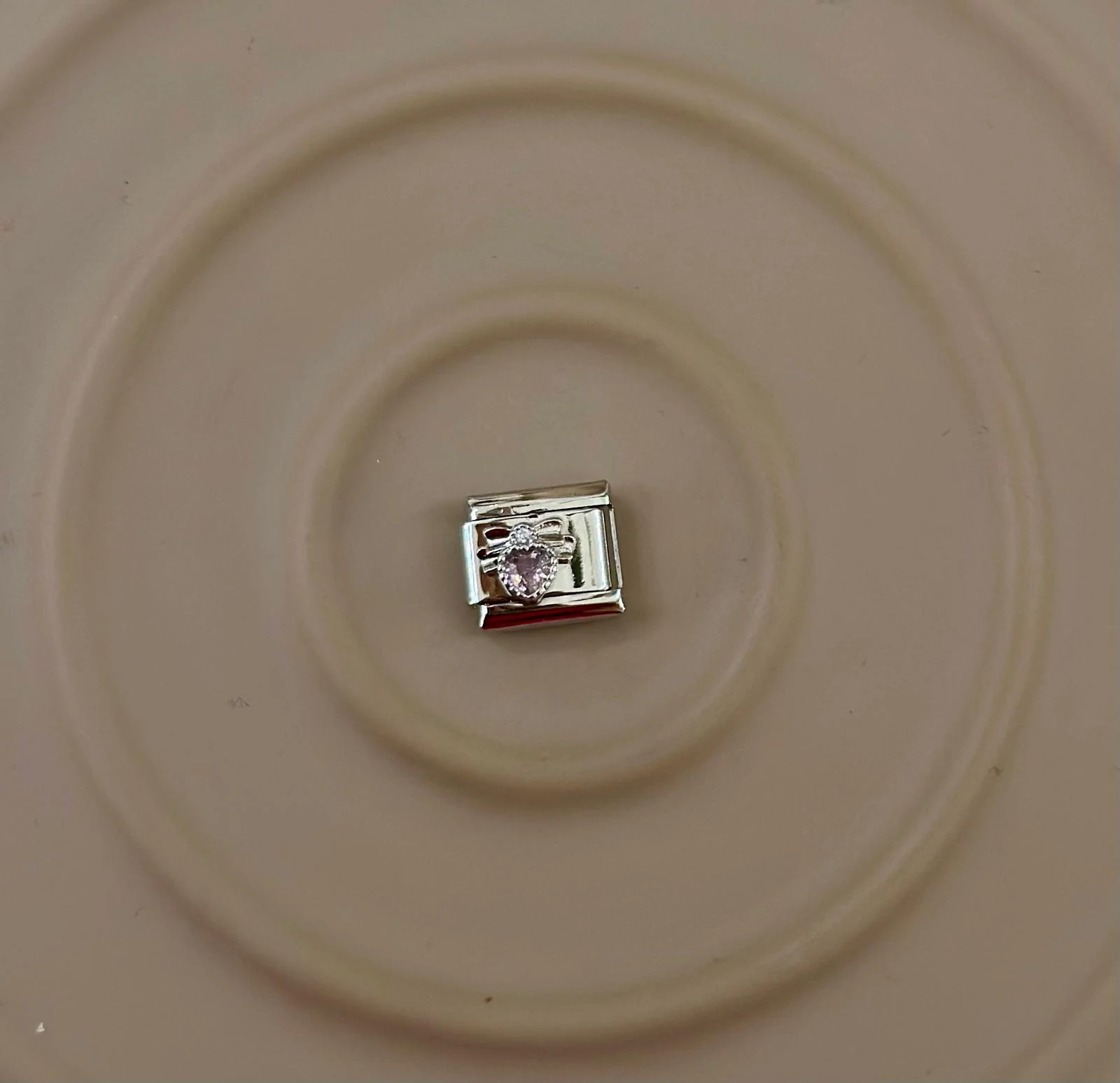 🎀 Romantik Dokunuş: Fiyonklu Kalp Nomination Charm! 💖