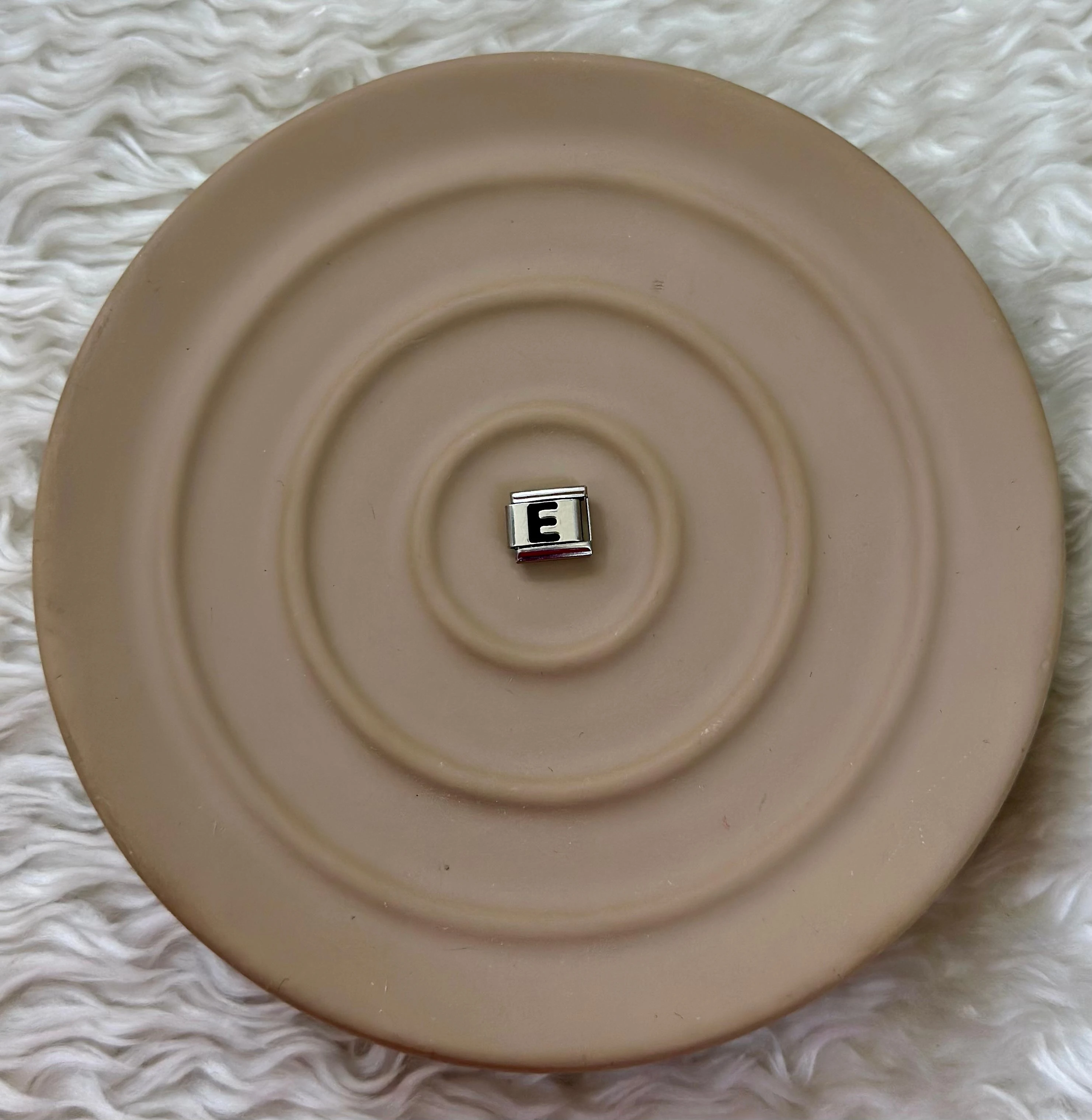 Nomination Charm: Enfes E Harfi Işıltısı! 🇪💎