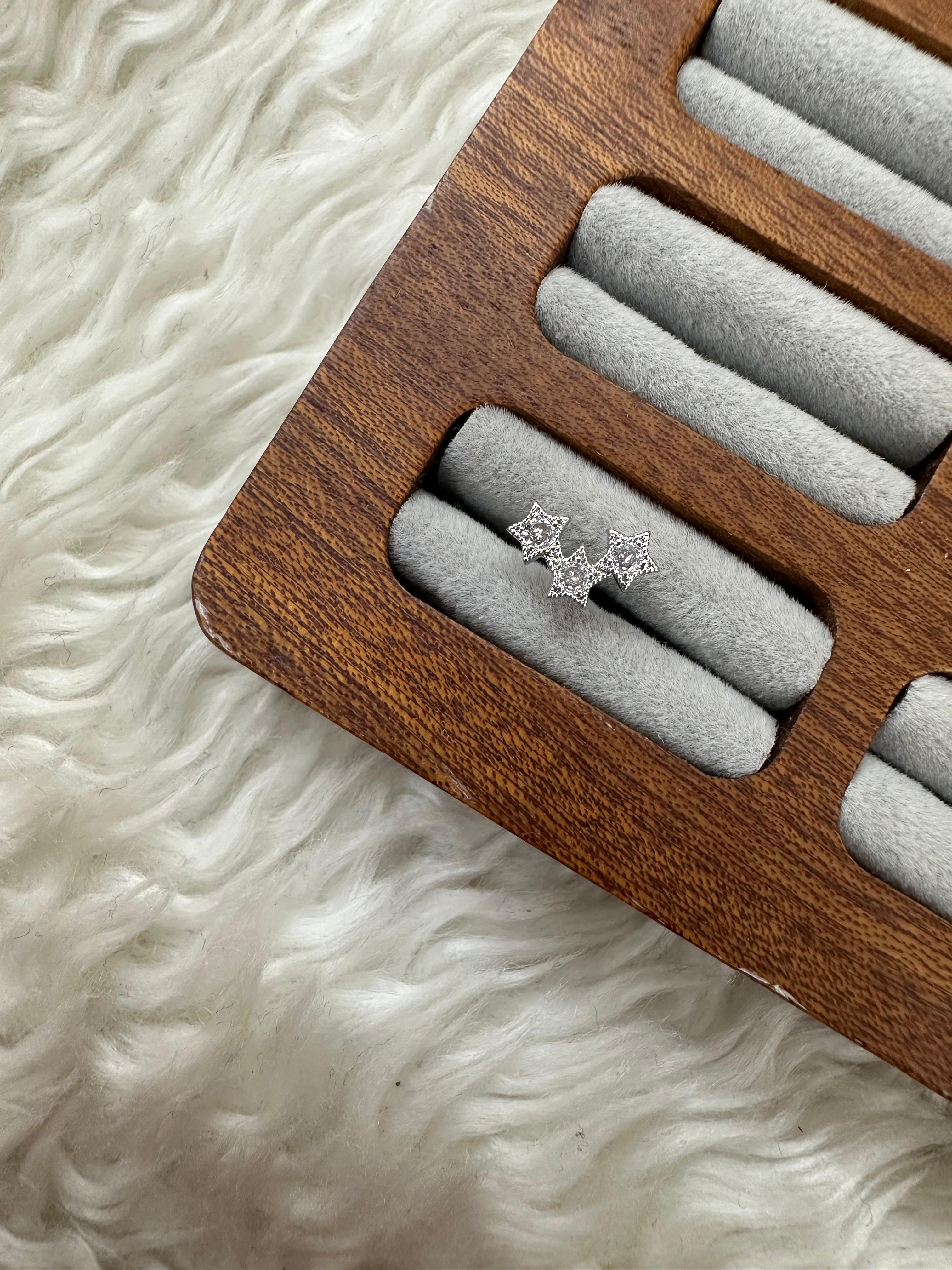 Üçlü Yıldız Kıkırdak Piercing