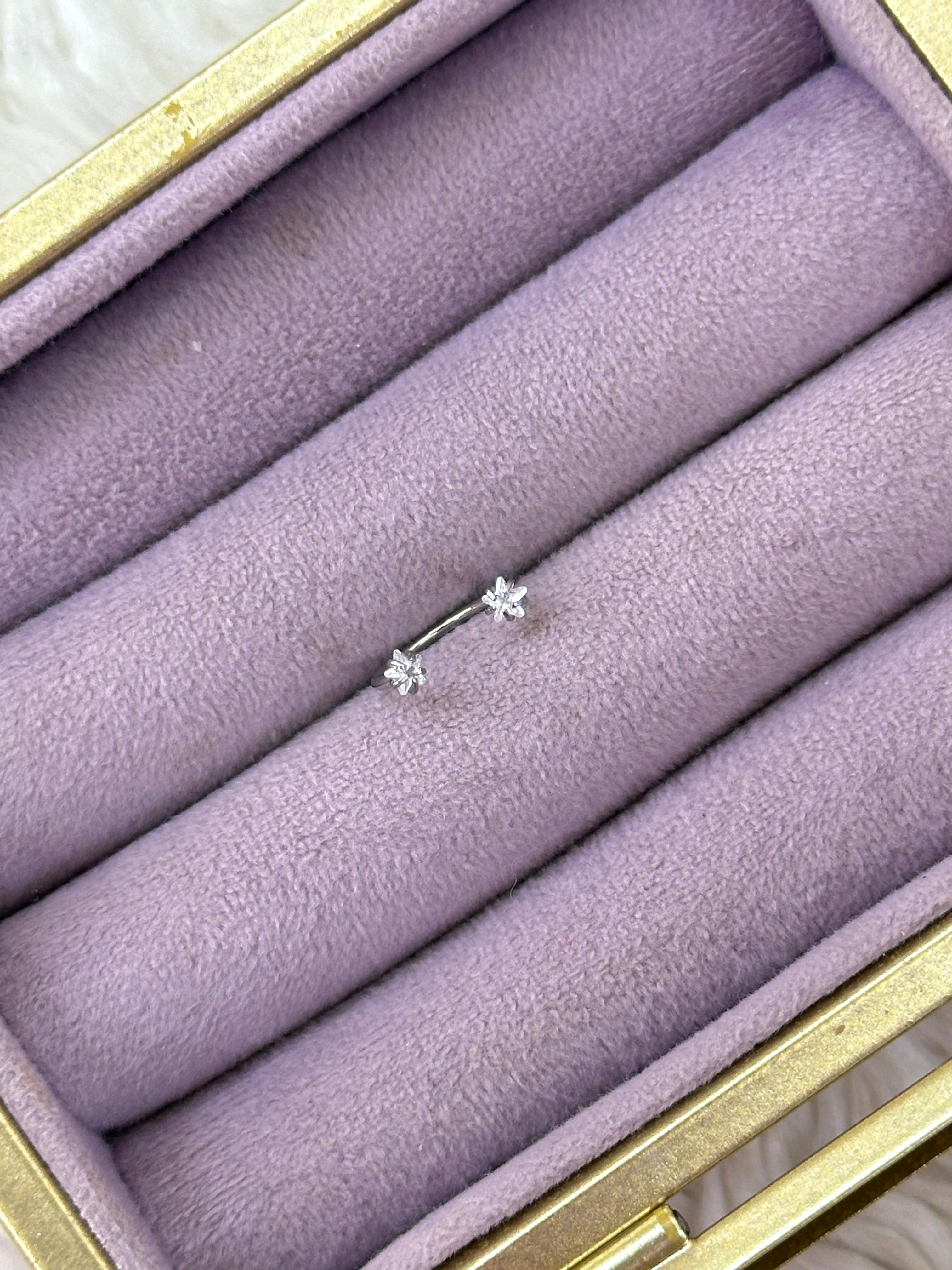 🌸 İkiz Çiçek Kavis – Çelik Zirkon Barbell Piercing