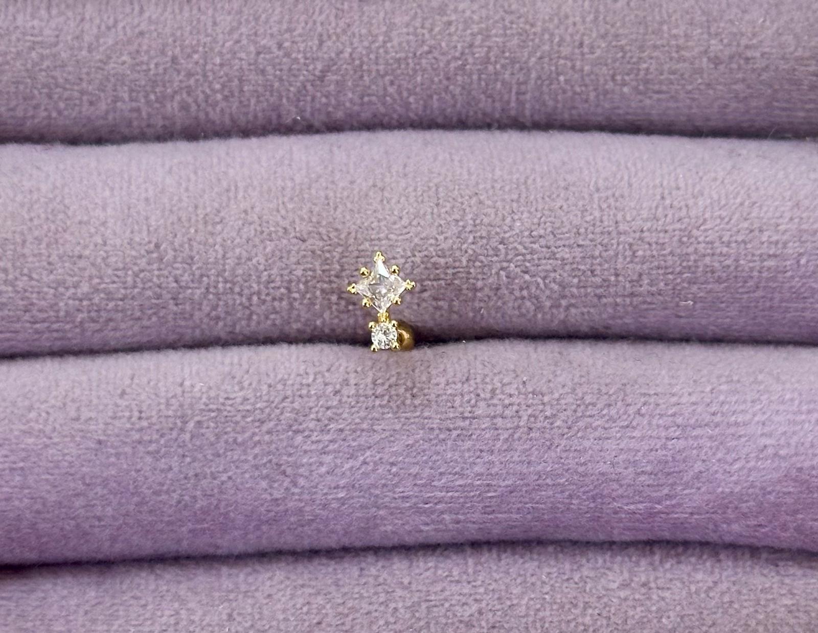 Dal Üzerinde Çiçek Piercing