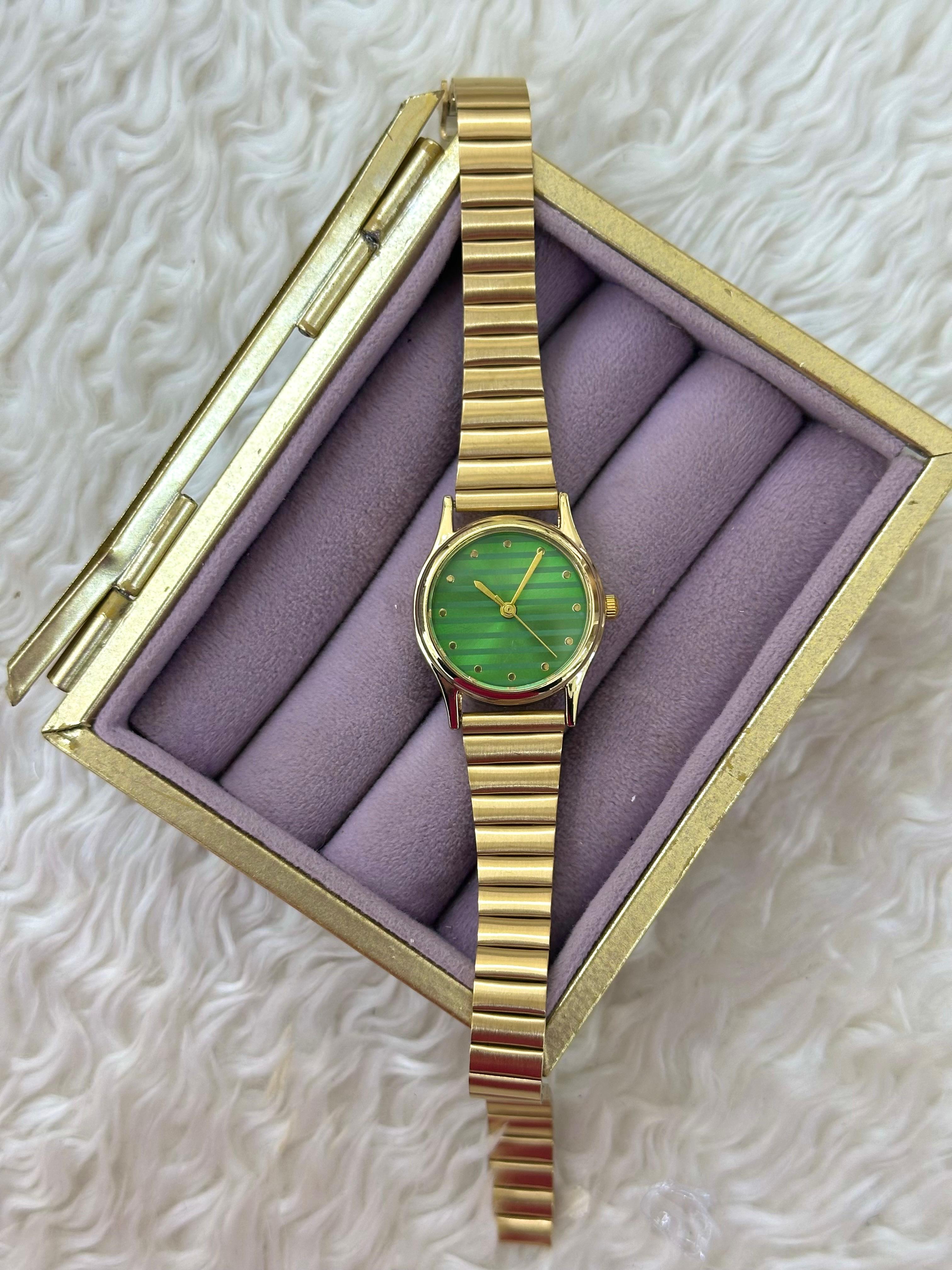 Göz Alıcı Yeşil Kadranlı Gold Kol Saati! 💚