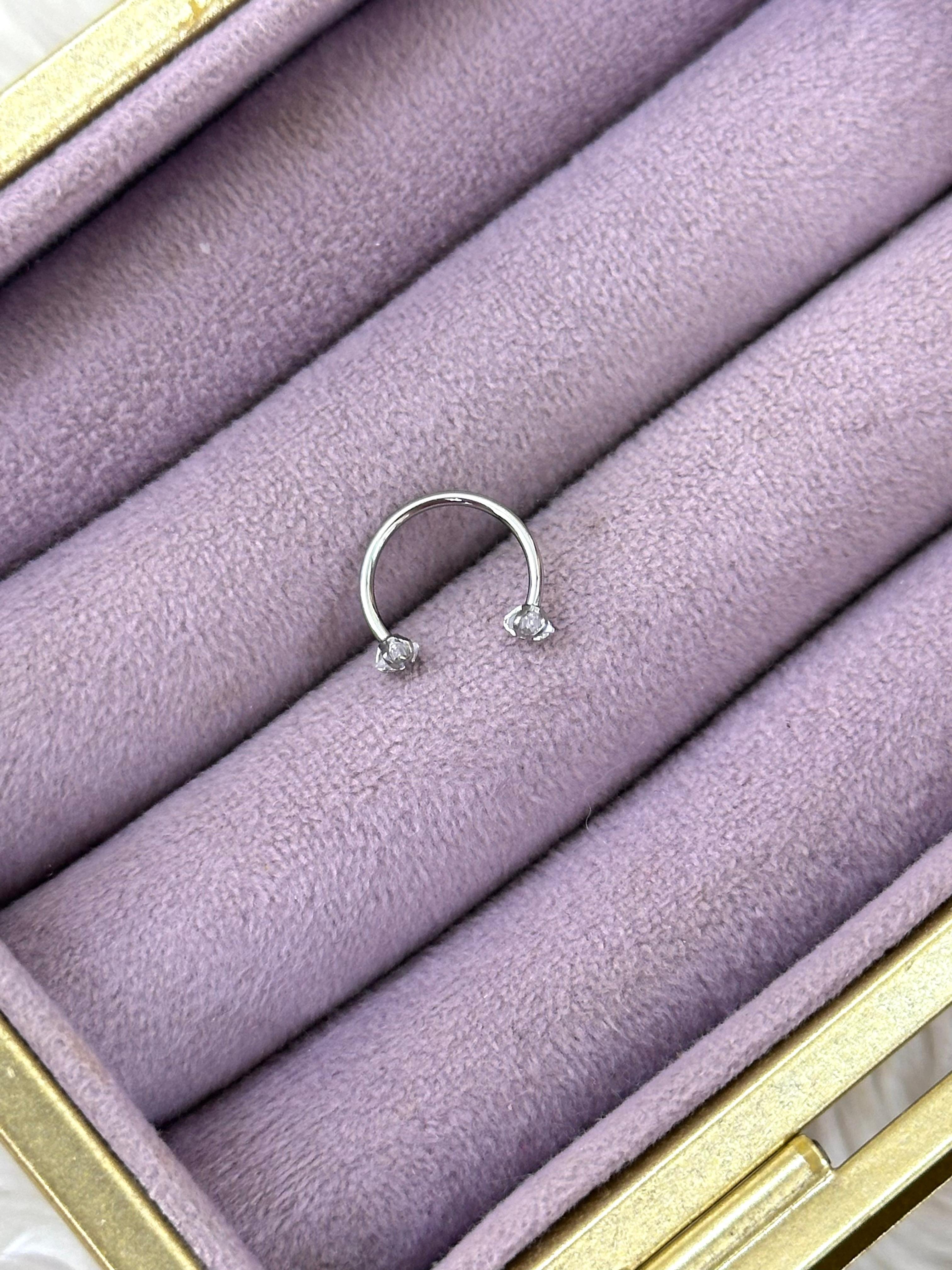 🌸 İkiz Çiçek Kavis – Çelik Zirkon Barbell Piercing