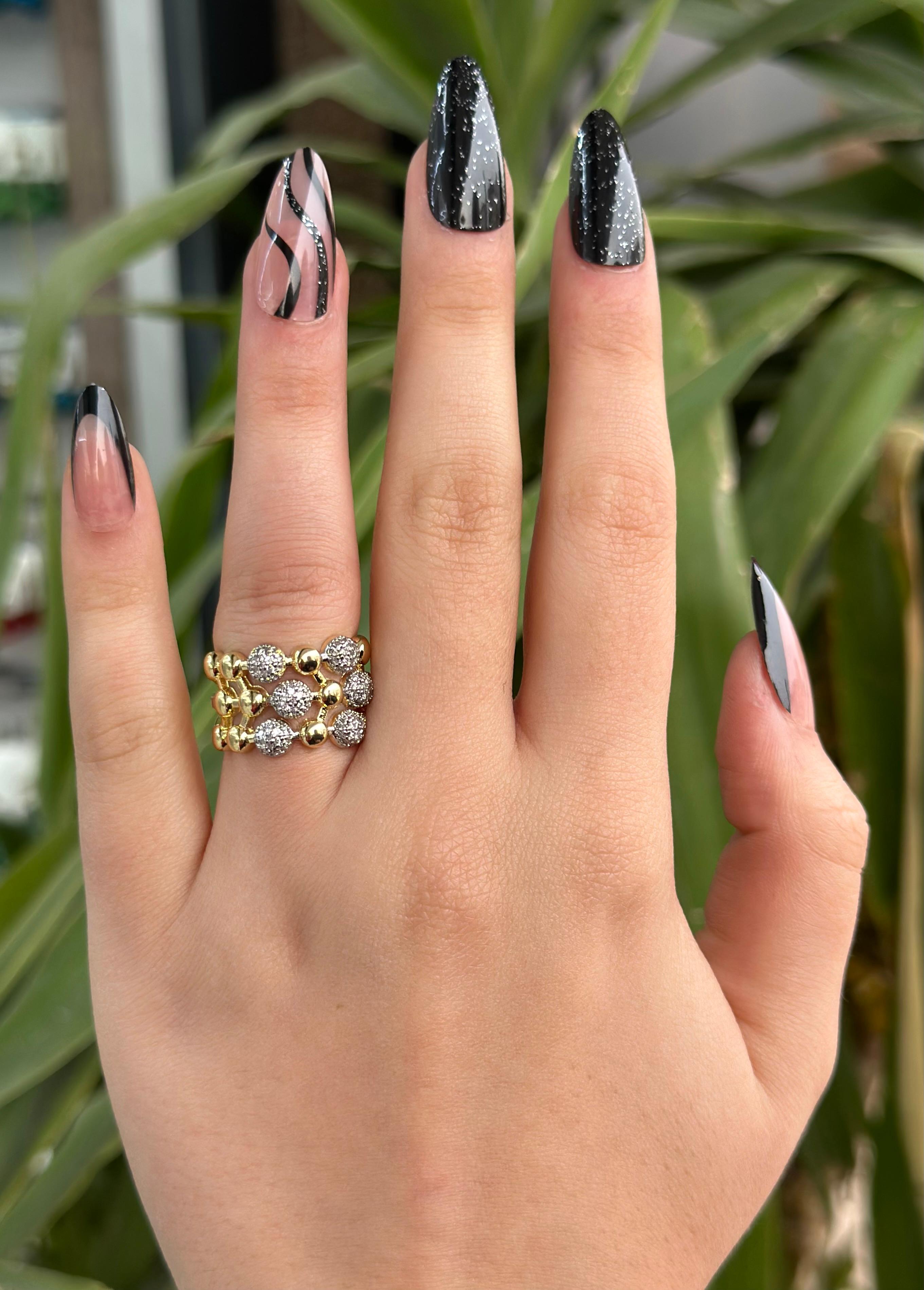 Altın Küre Yüzük: Dokulu Lüks ve Ayarlanabilir Konfor 💛