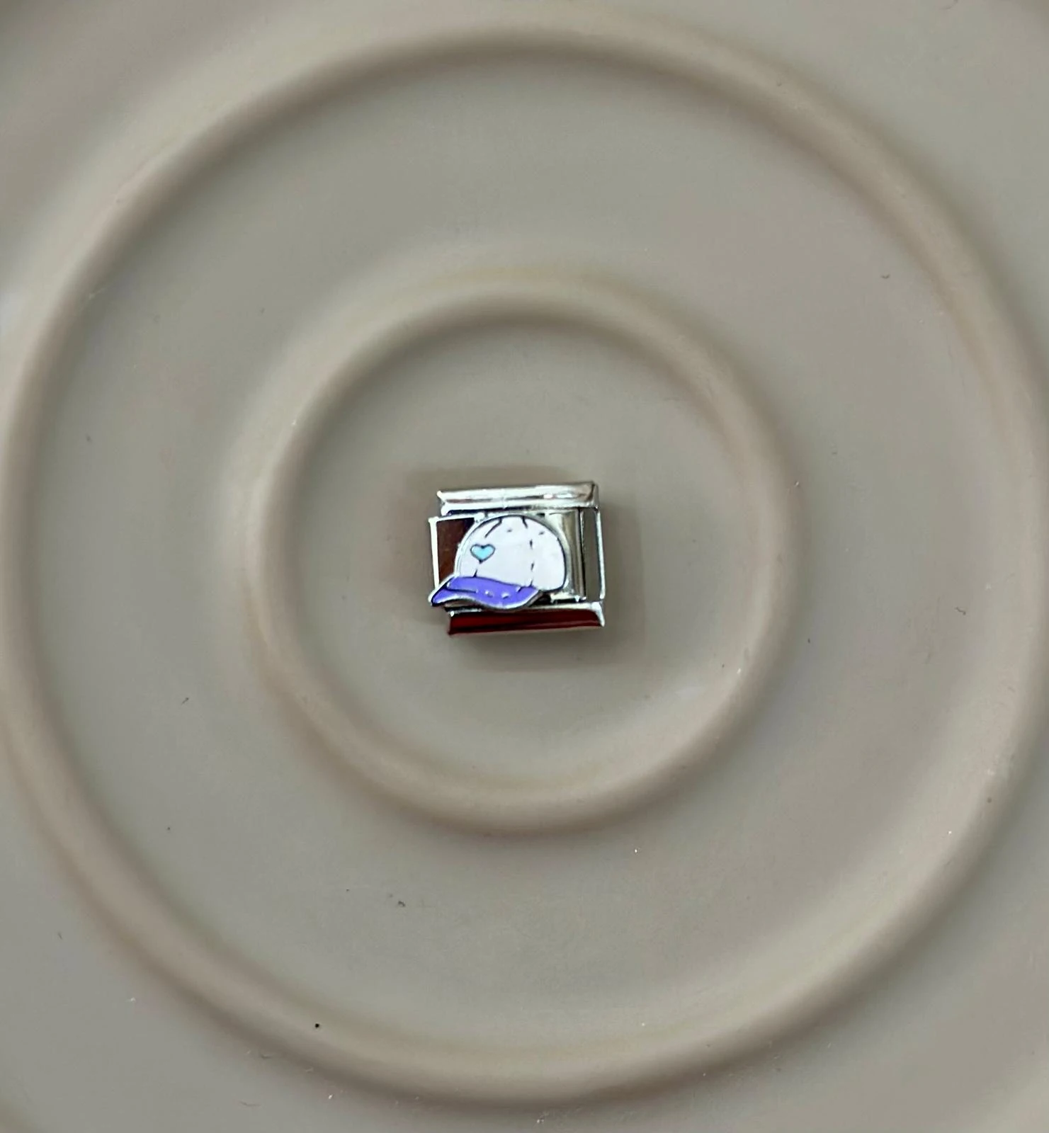 Nomination Charm: Cool Şapka Tarzı! 🧢💙