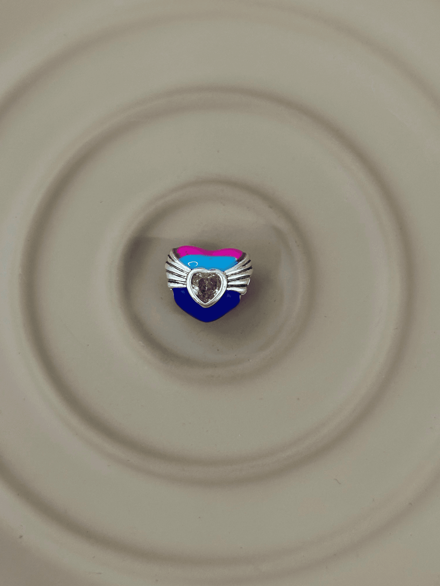 “Uçan Kalpler” Çok Katmanlı Kalp Charm