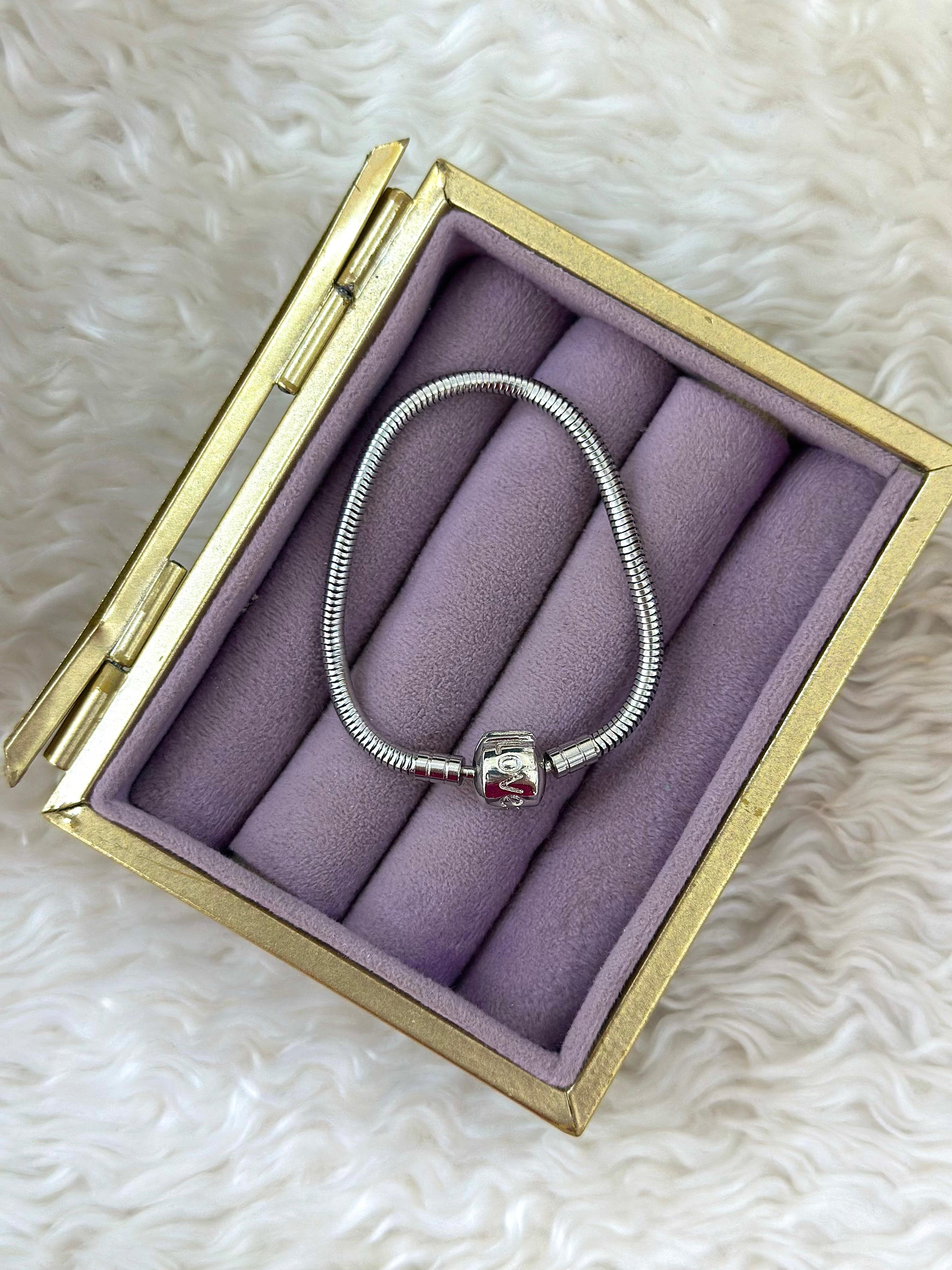“Love” Charm Snake Bileklik (17cm)