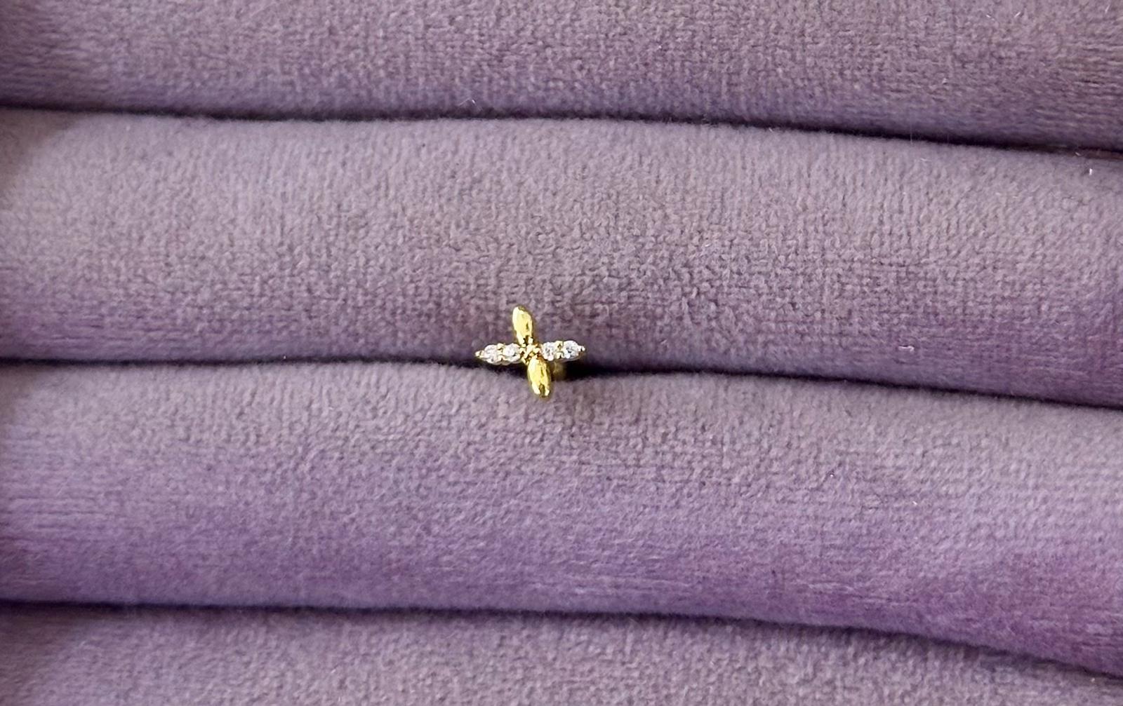 🌸 Altın Tonlu Mini Markiz Çiçek Piercing