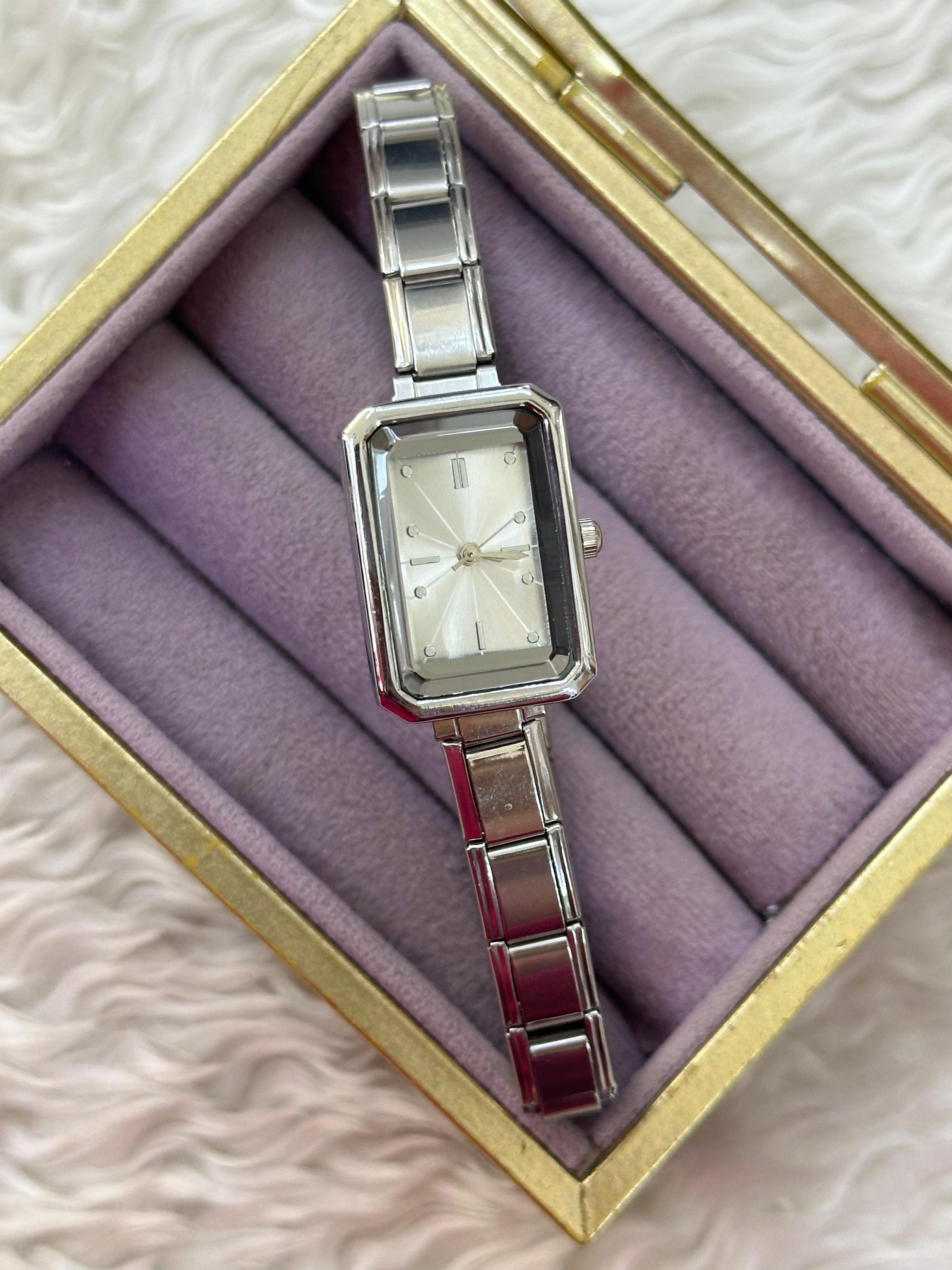 ◻️ Silver Dikdörtgen Kasa: Beyaz Kadranla Zamansız Elegans 📐