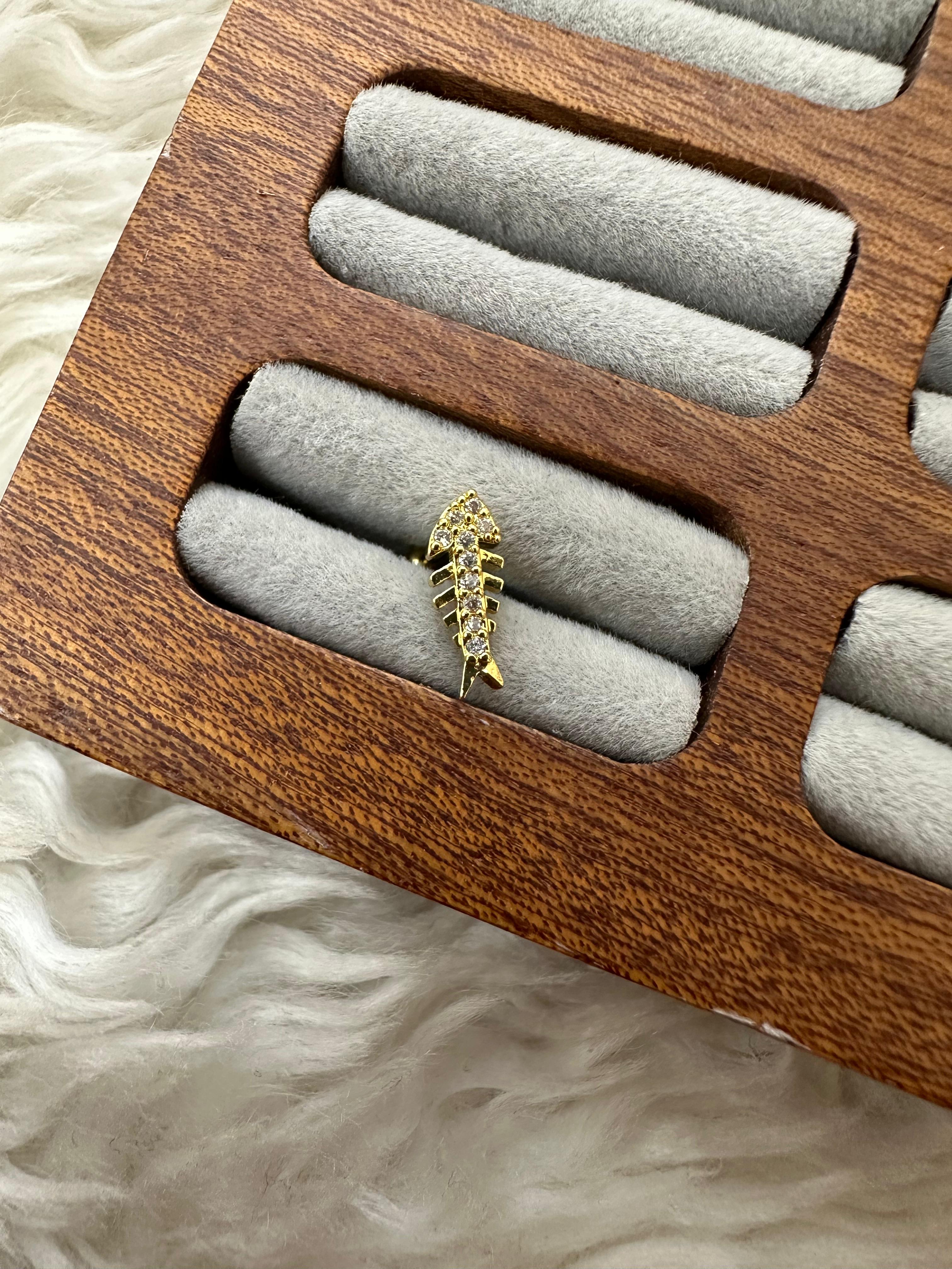 🐠💎💰 ALTIN PUL PARILTISI: GOLD TAŞLI BALIK PIERCING