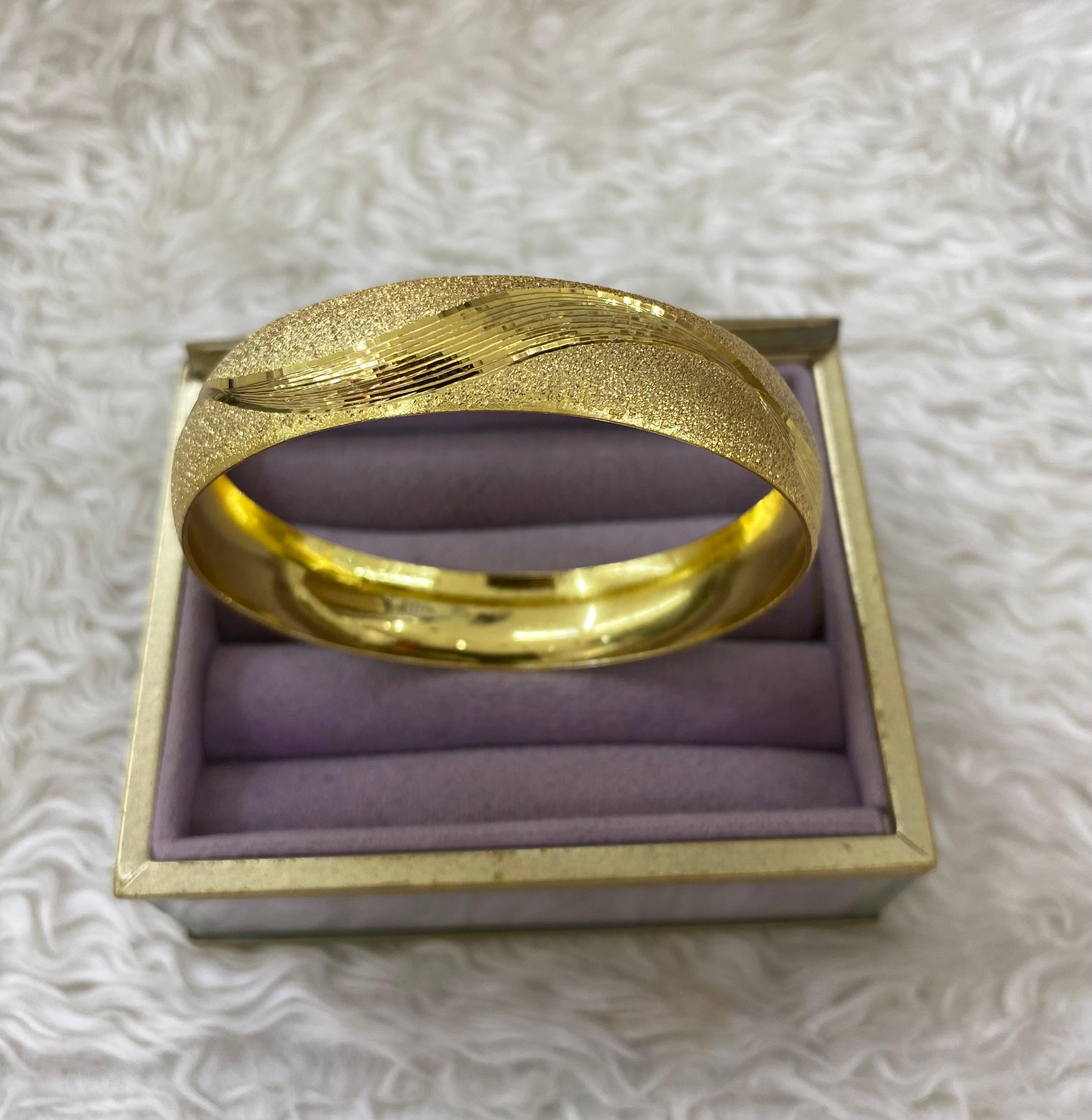 "Zarif Dalga" Kumlu Yüzey Kelepçe Bilezik (65mm)