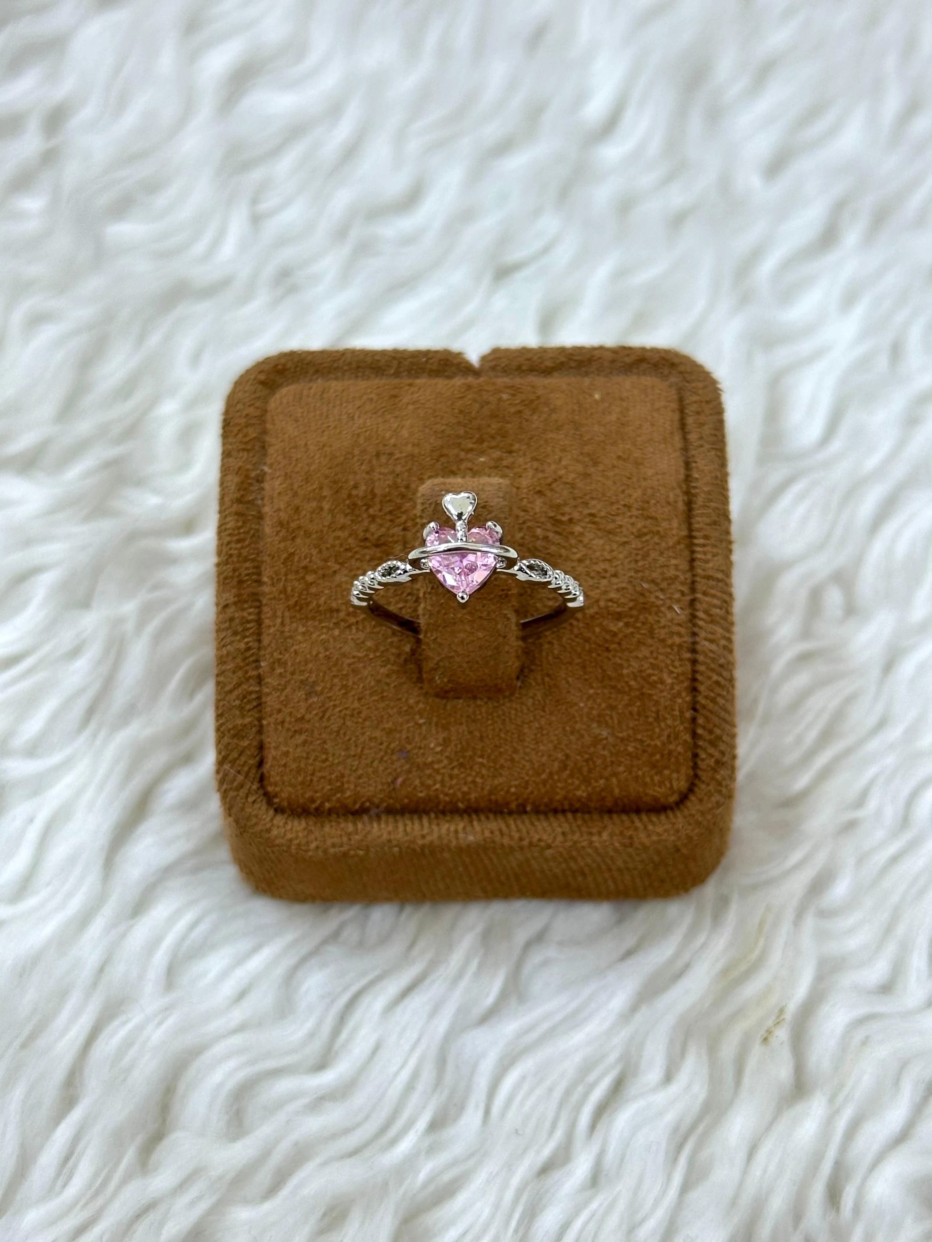 👑 Pembe Kalp Taç Yüzük