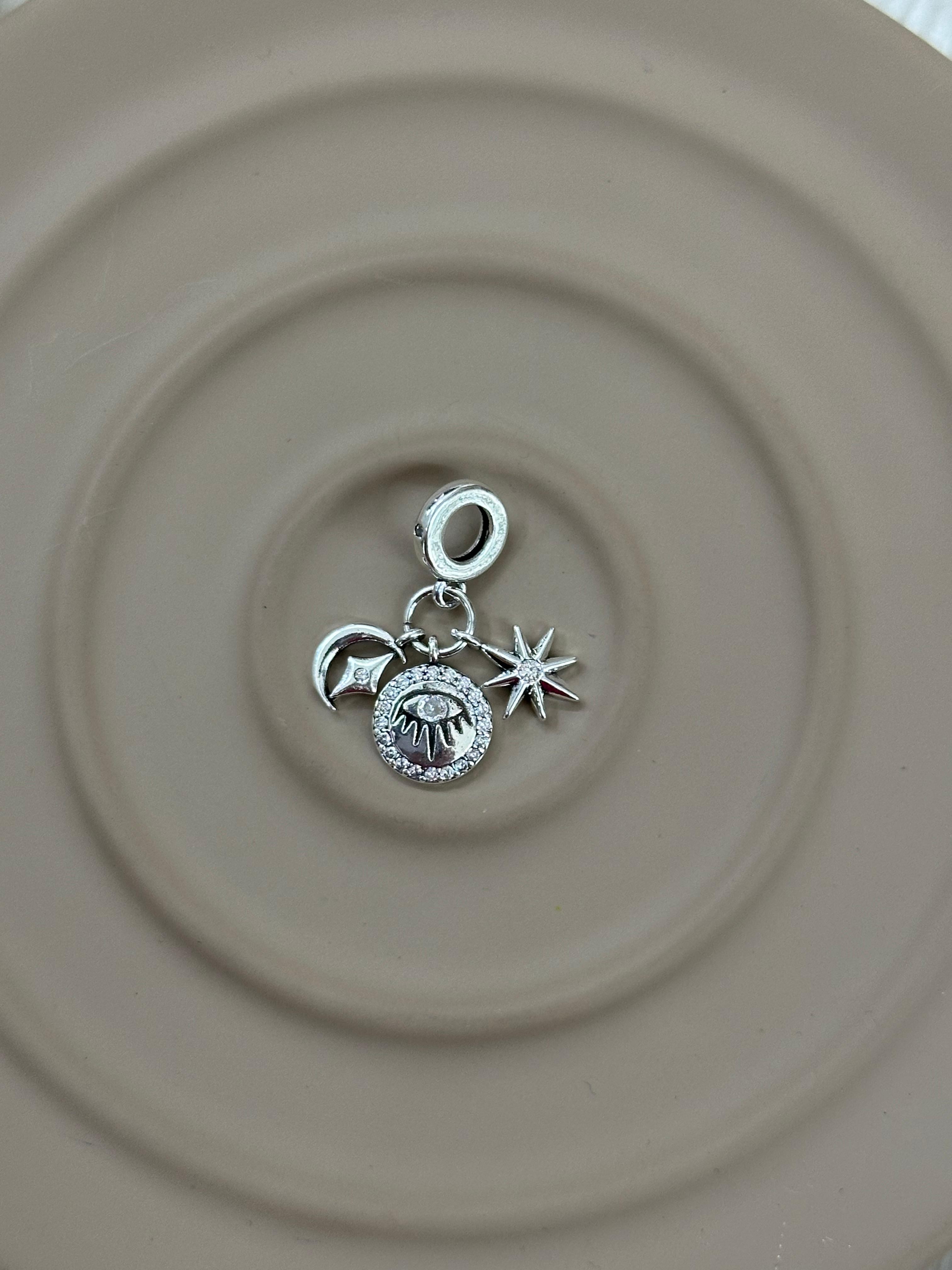 “Koruyucu Göz ve Gökyüzü” Charm