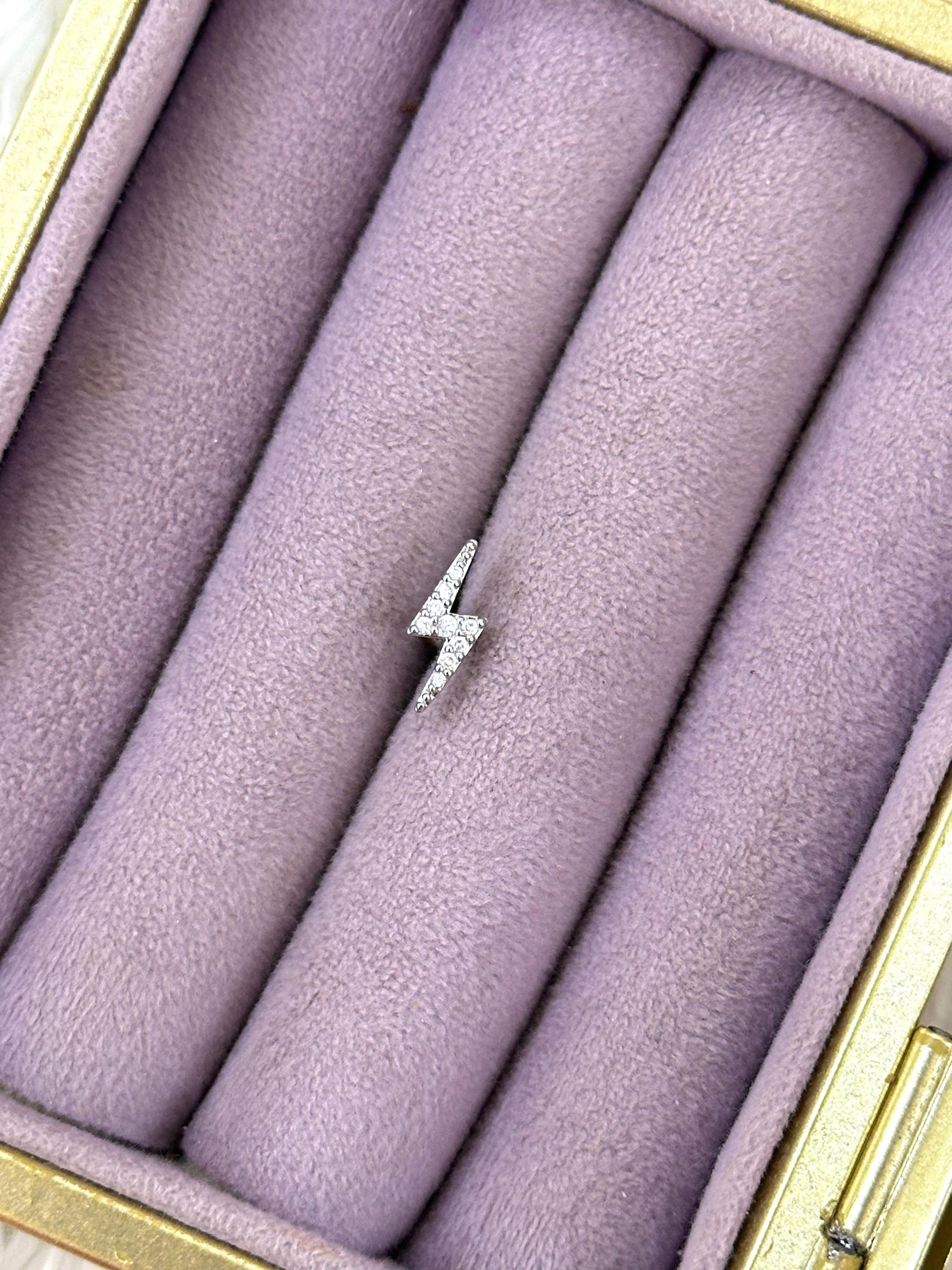 ⚡ Şimşek Işıltı – Zirkon Zigzag Mini Piercing