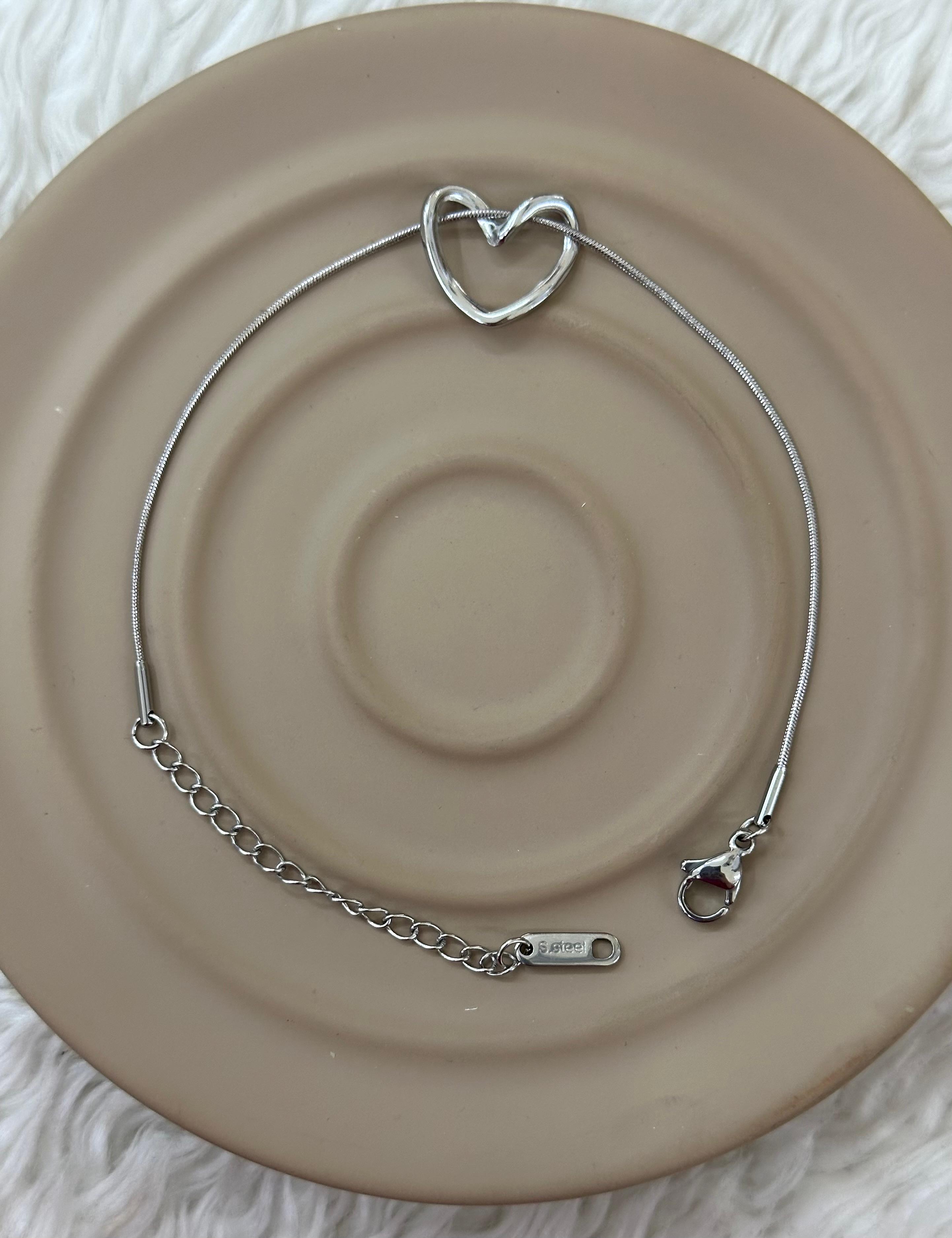 💖 Silver Kalp Bileklik: Aşkın ve Zarafetin İfadesi 🤍