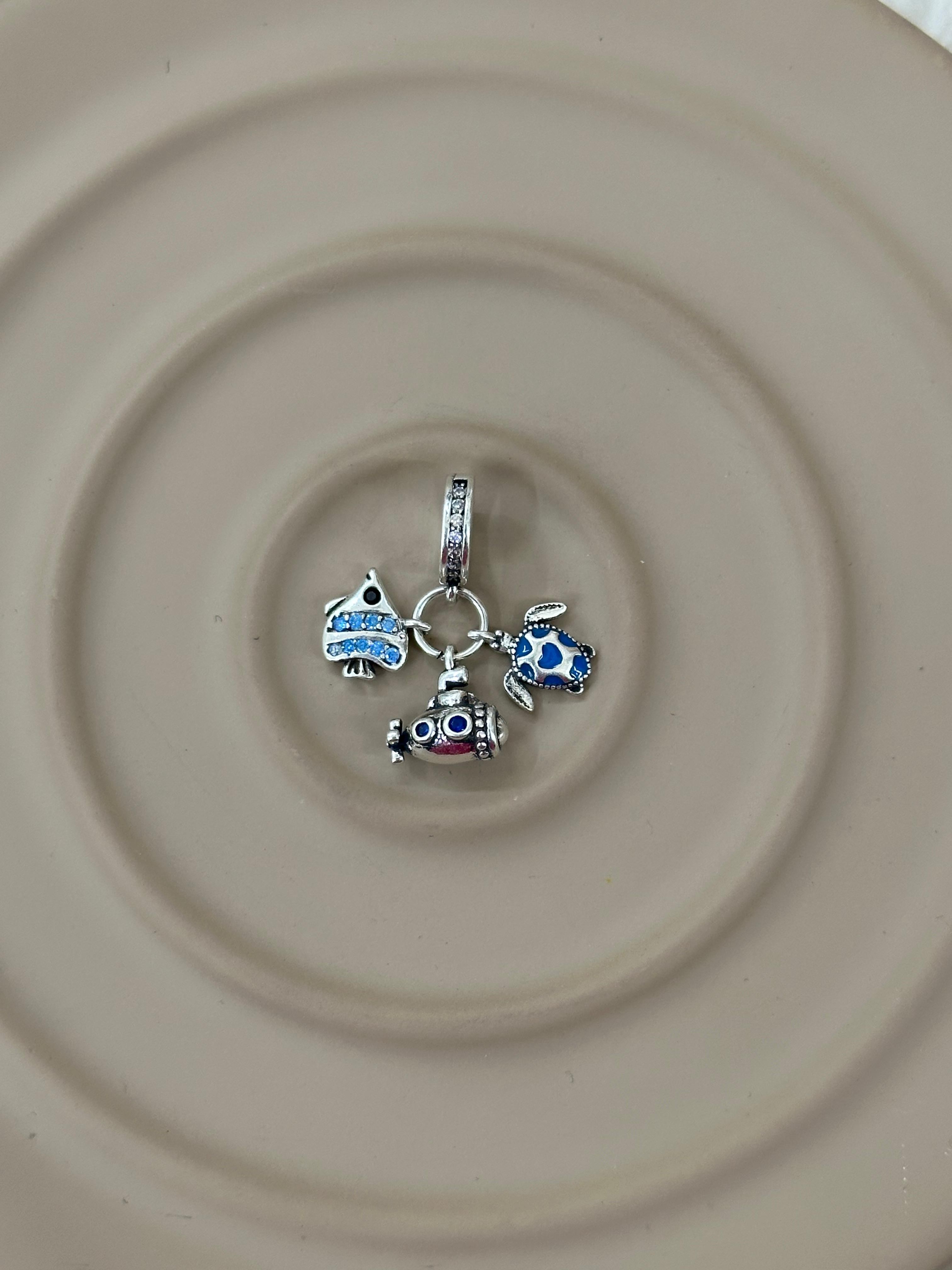 “Derin Mavi Macera” Çoklu Dangle Charm