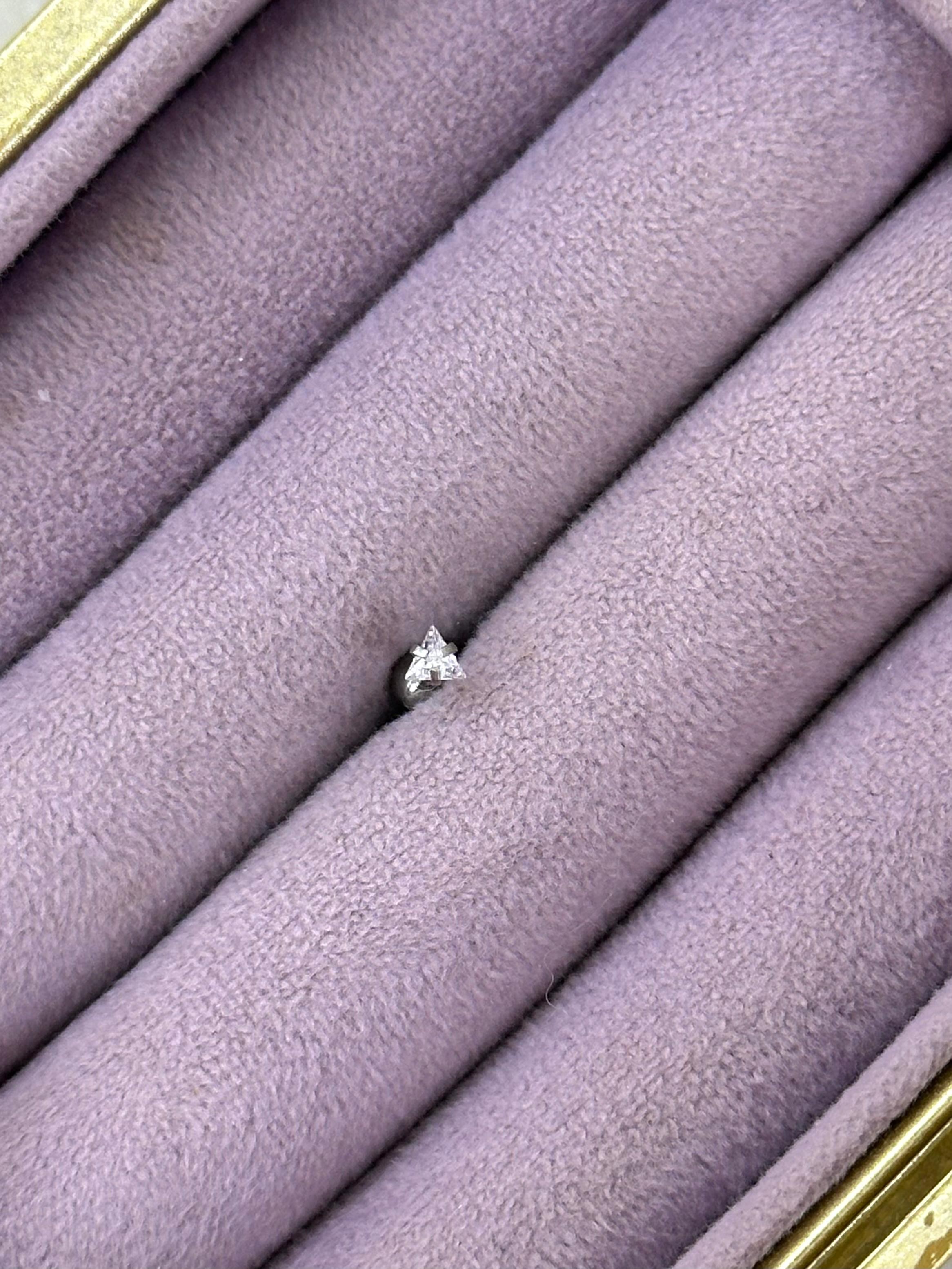 🔺 Trio Üçgen – Zirkon Mini Piercing (Çelik)