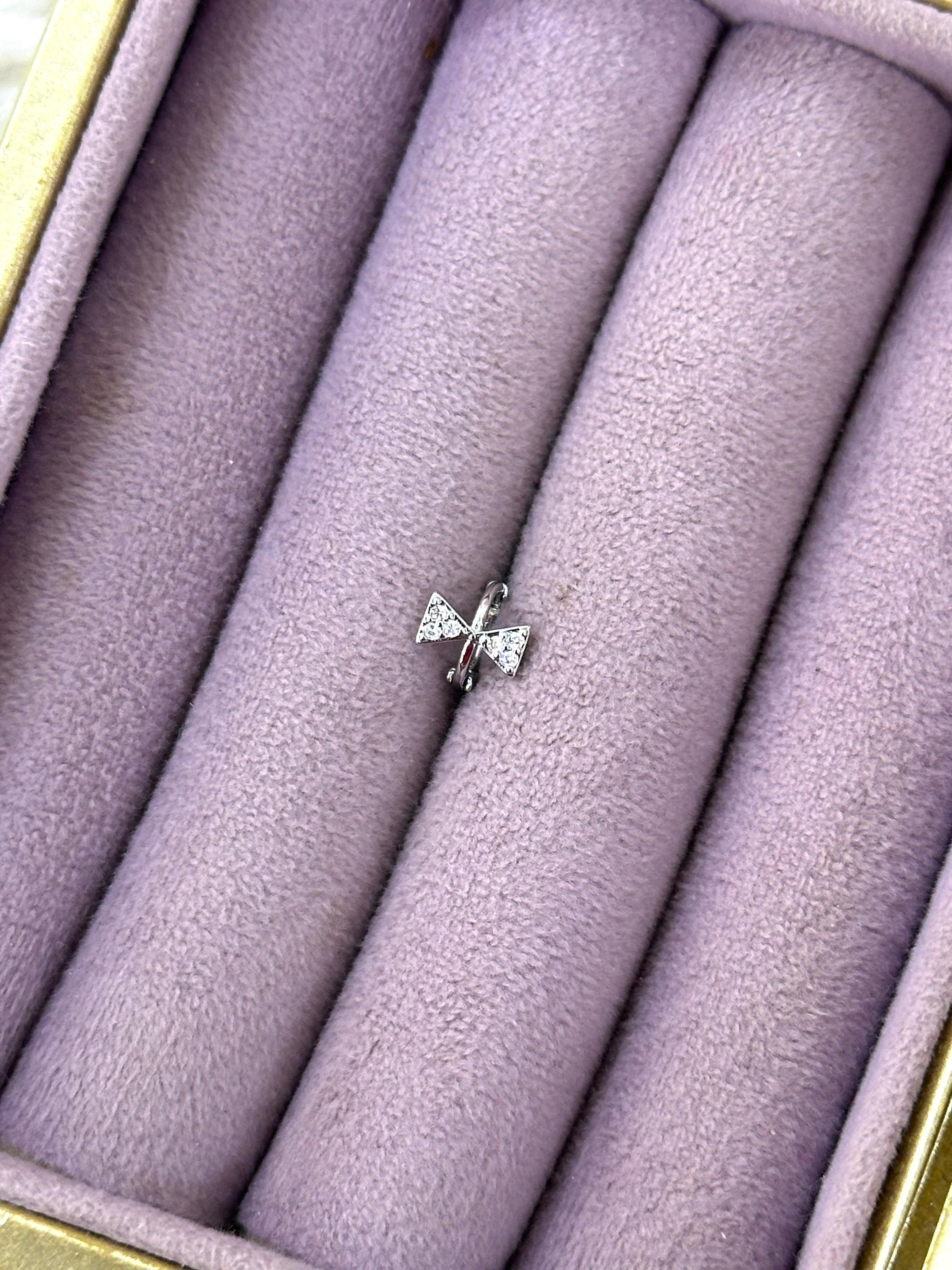 🎀 Kurdele Işıltısı Mini Zirkon Çelik Piercing