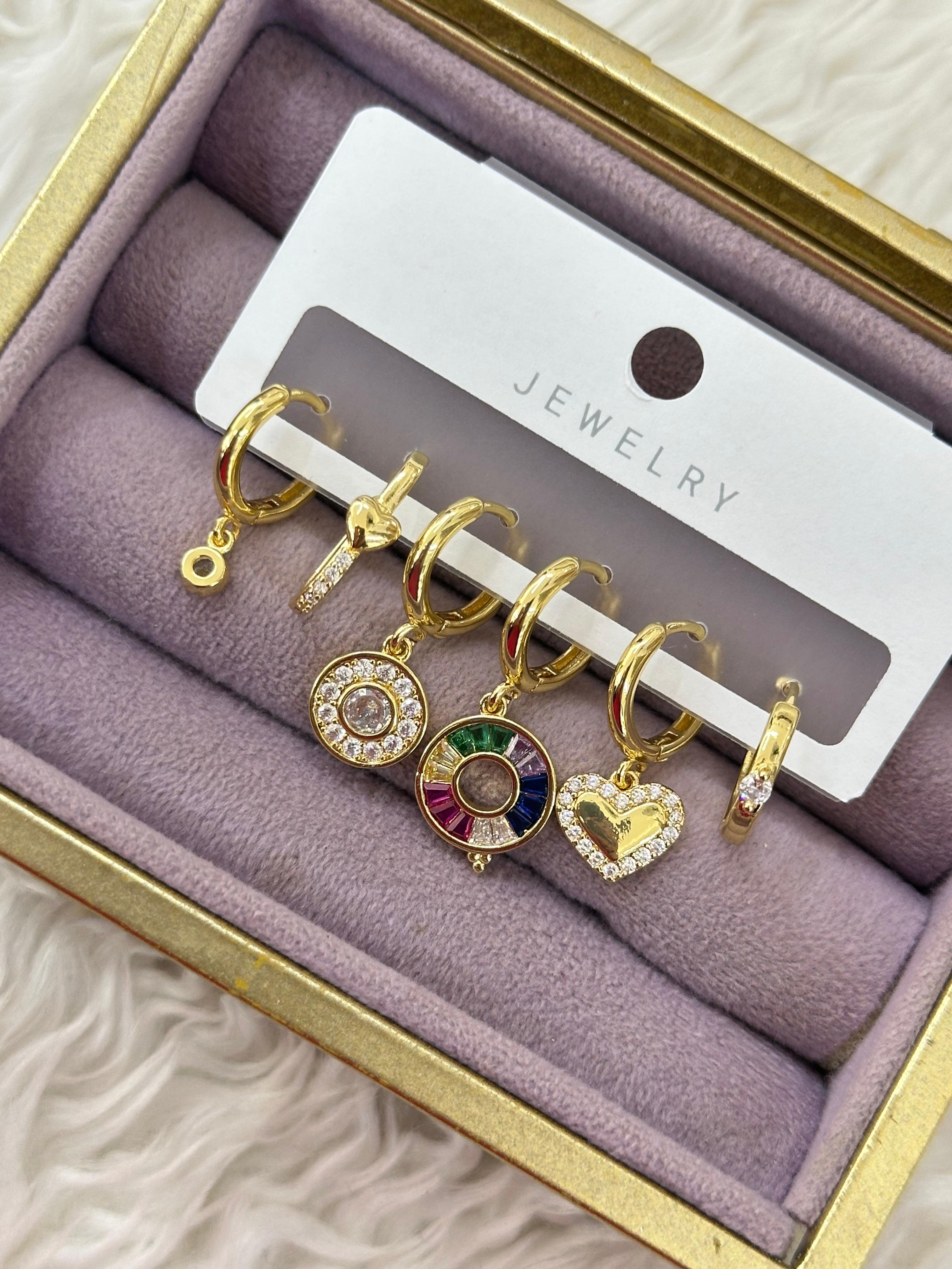 VIP Altın Renkli Taşlı Halka Küpe ve Charm Figürlü 6’lı Küpe Set