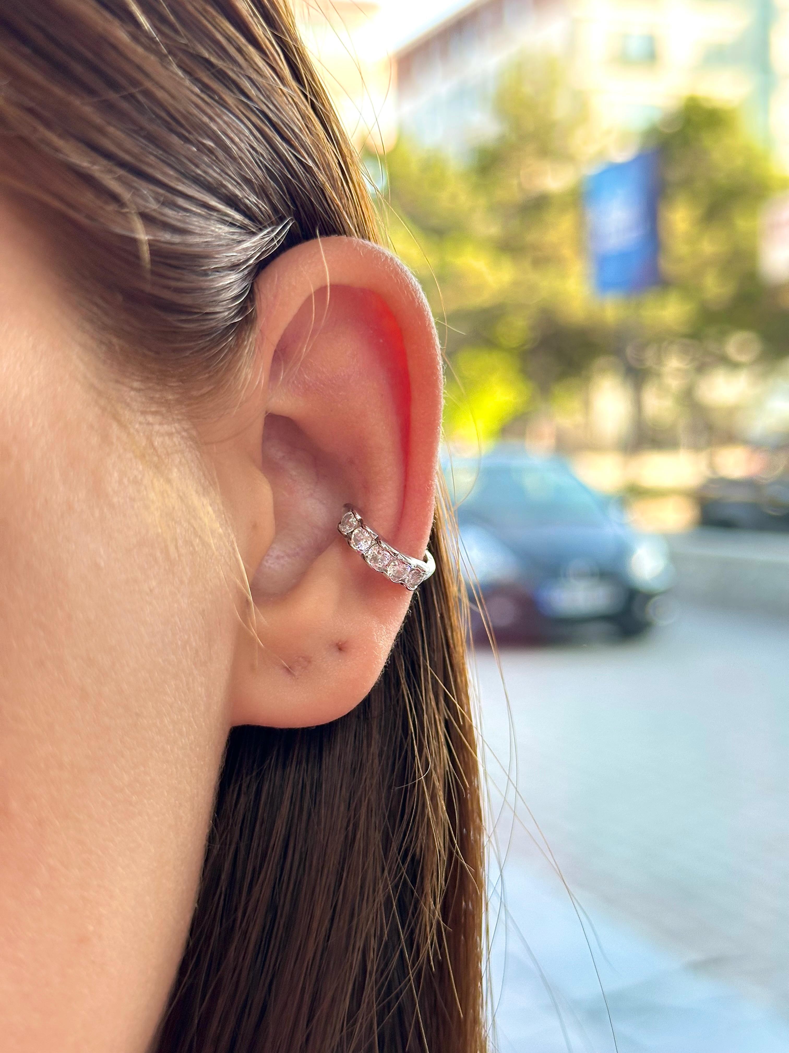 Çelik Sıralı Yuvarlak Taşlı Ear Cuff Kıkırdak Küpe – Silver