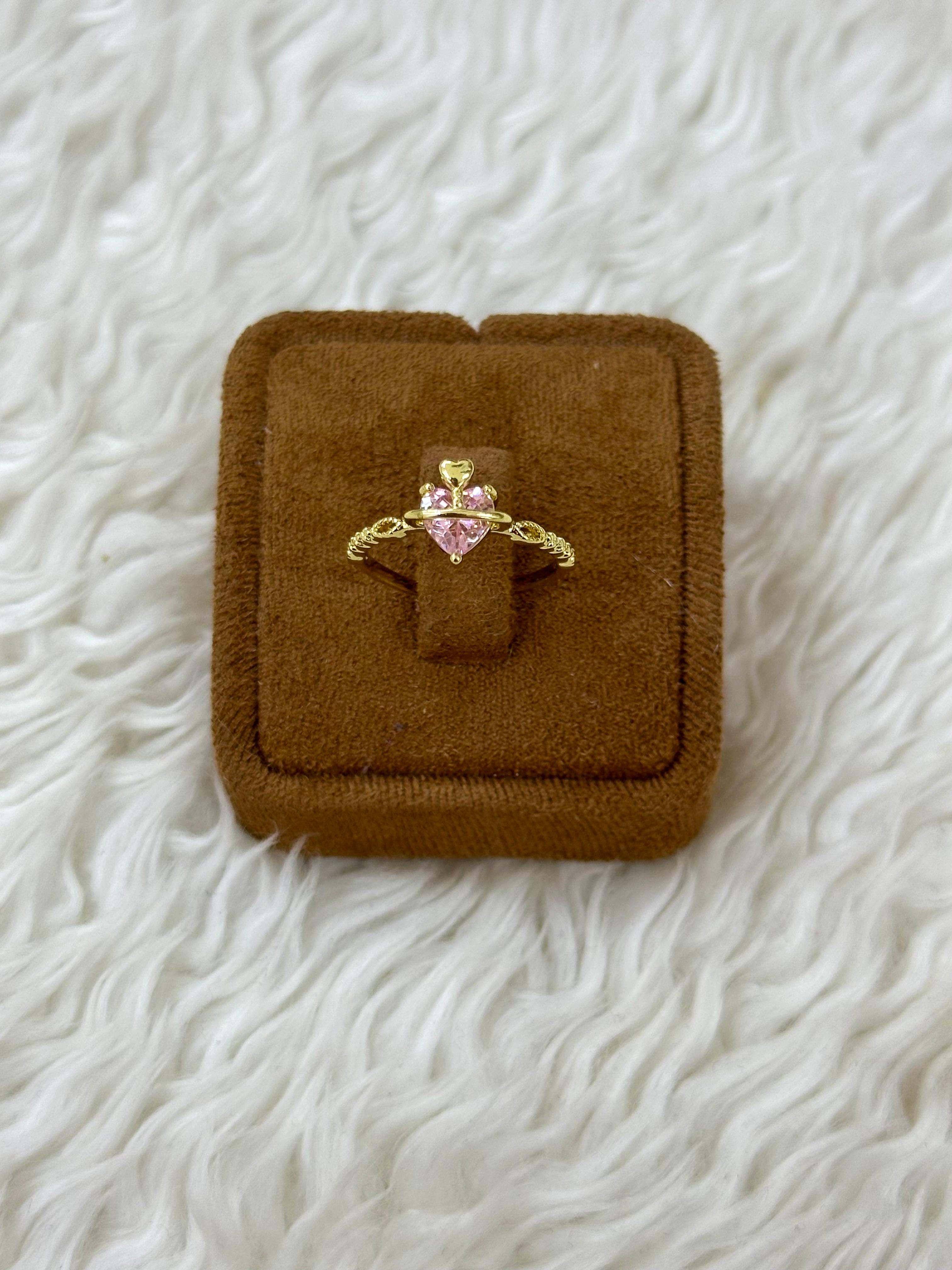 💖 Kalp ve Taç Detaylı Altın Yüzük