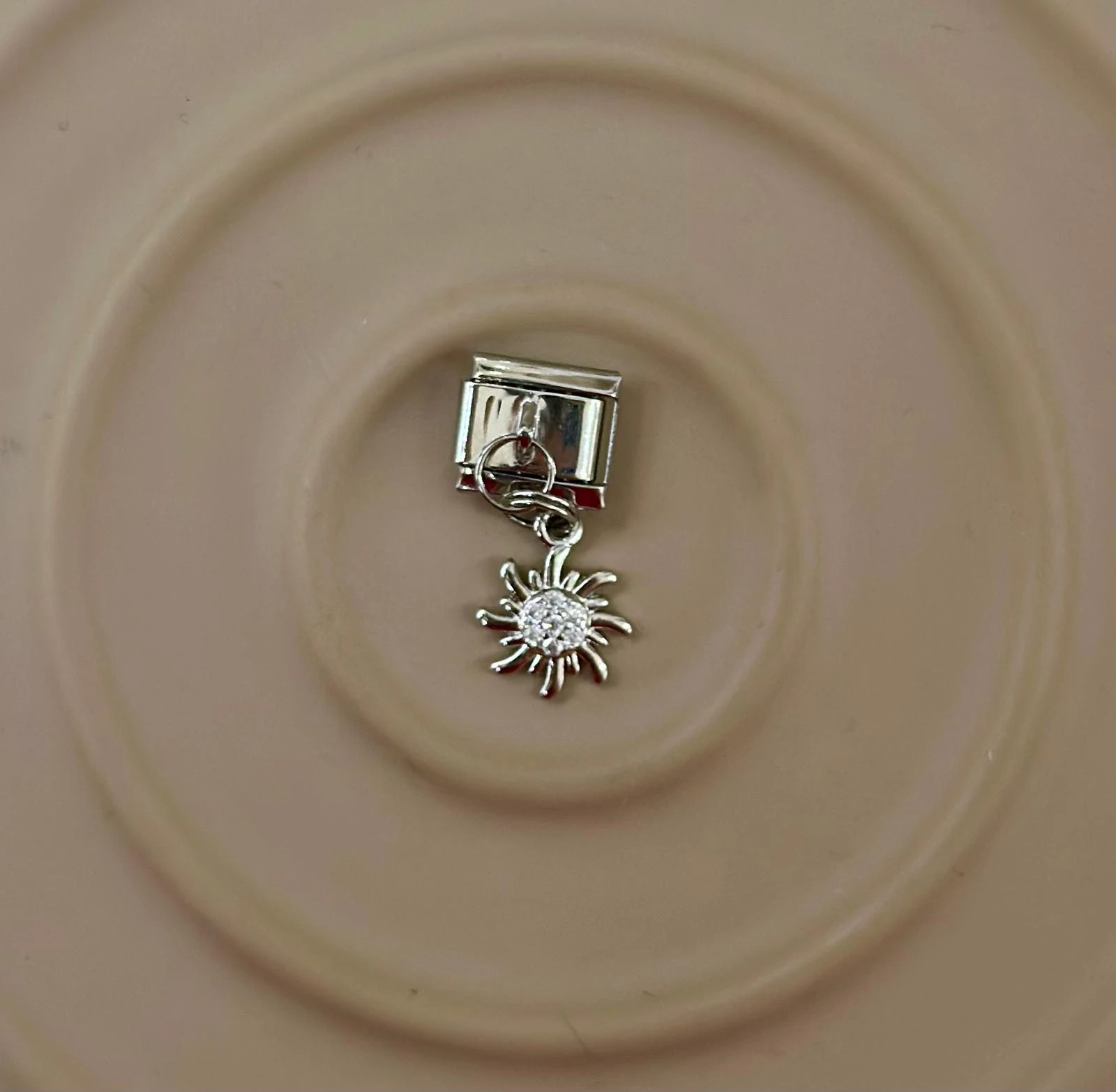 ☀️ Işıltılı Başlangıçlar! Güneş Figürlü Nomination Charm ✨