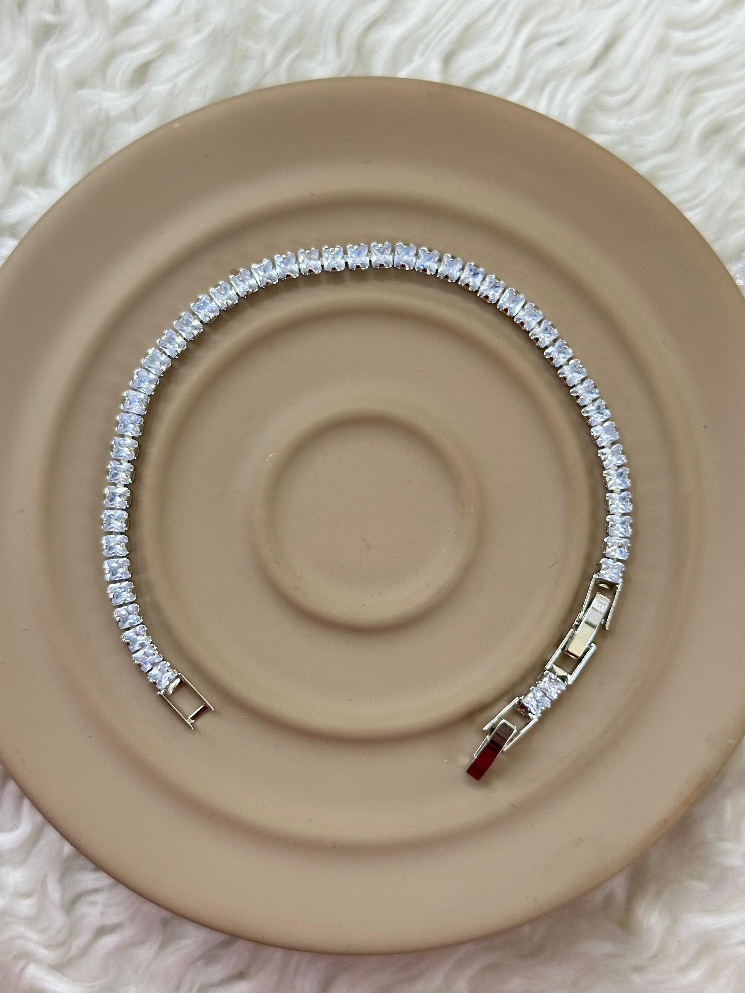 ✨ Işıltılı Su Yolu Saat: Bileğinizde Pırlanta Etkisi 💎