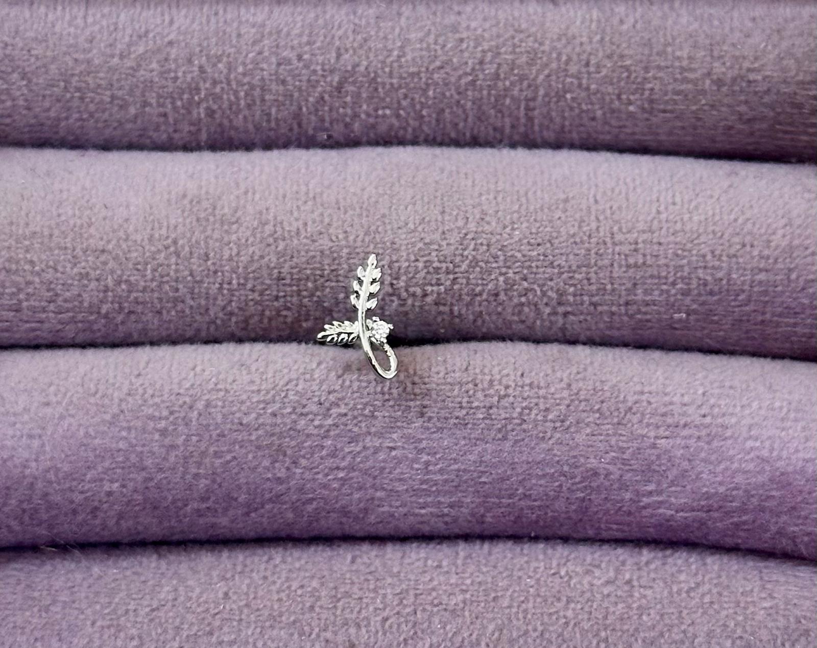 Yaprak Motifli Piercing