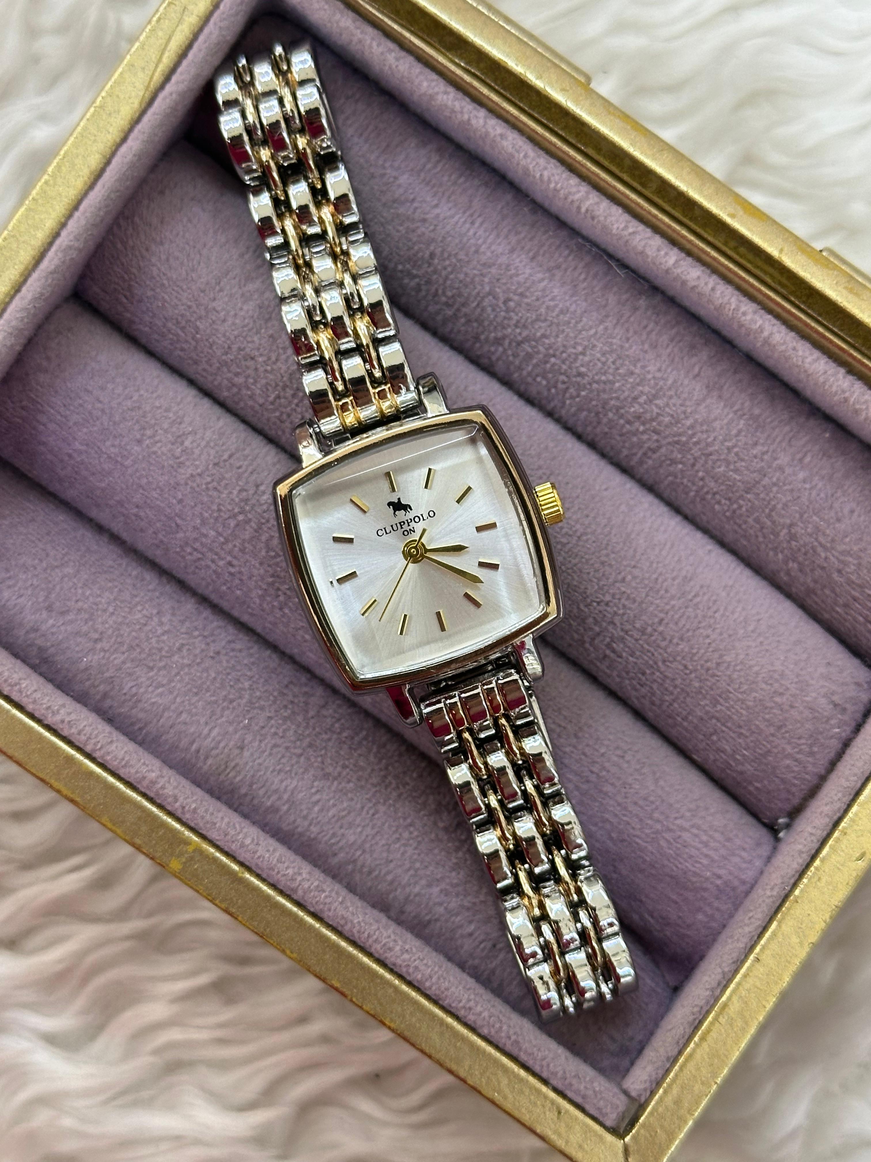 🤍 Klasik Dikdörtgen Saat: Silver-Gold Çerçevede Beyaz Işıltı 🌟