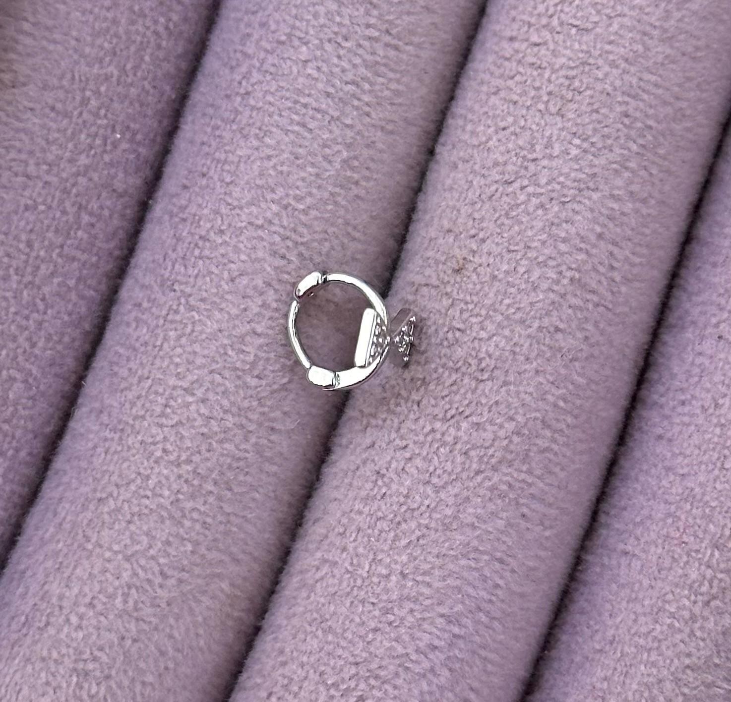 🎀 Kurdele Işıltısı Mini Zirkon Çelik Piercing