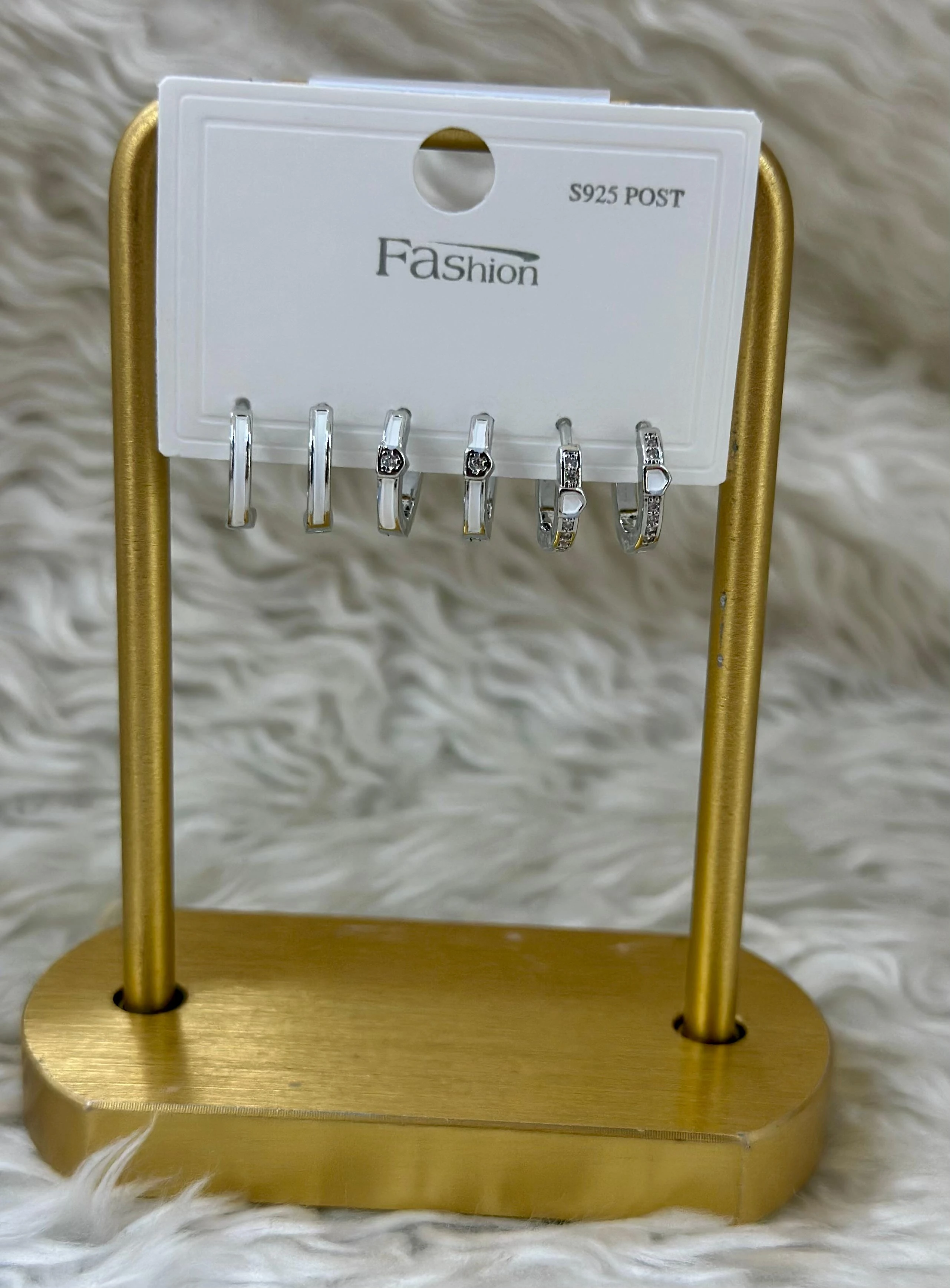 ❄️ Ay Işığı Koleksiyonu: Gümüş Beyaz Detaylı 6'lı Küpe Seti! 🤍