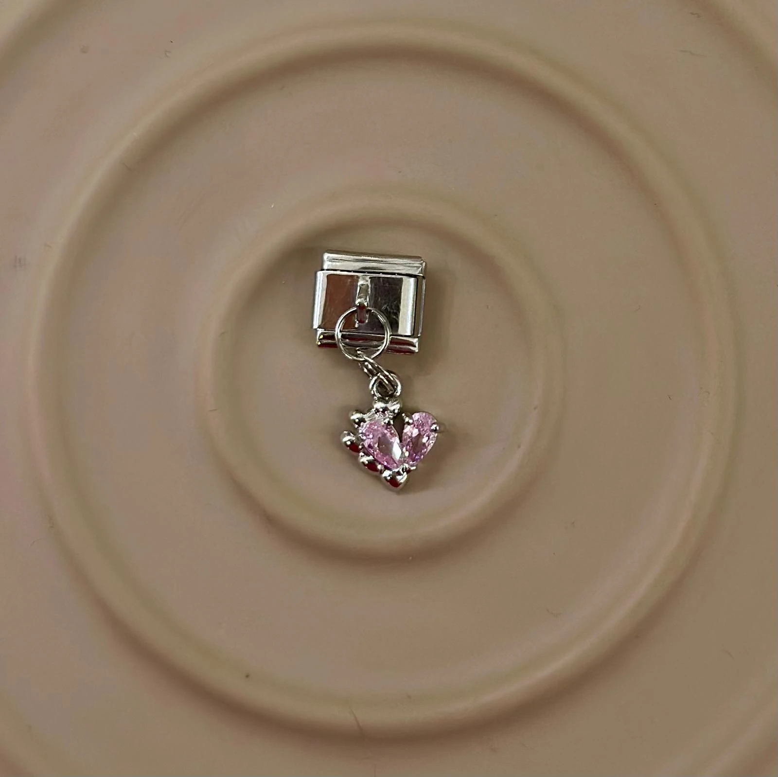 ✨: Kalbini Bileğinde Taşı!