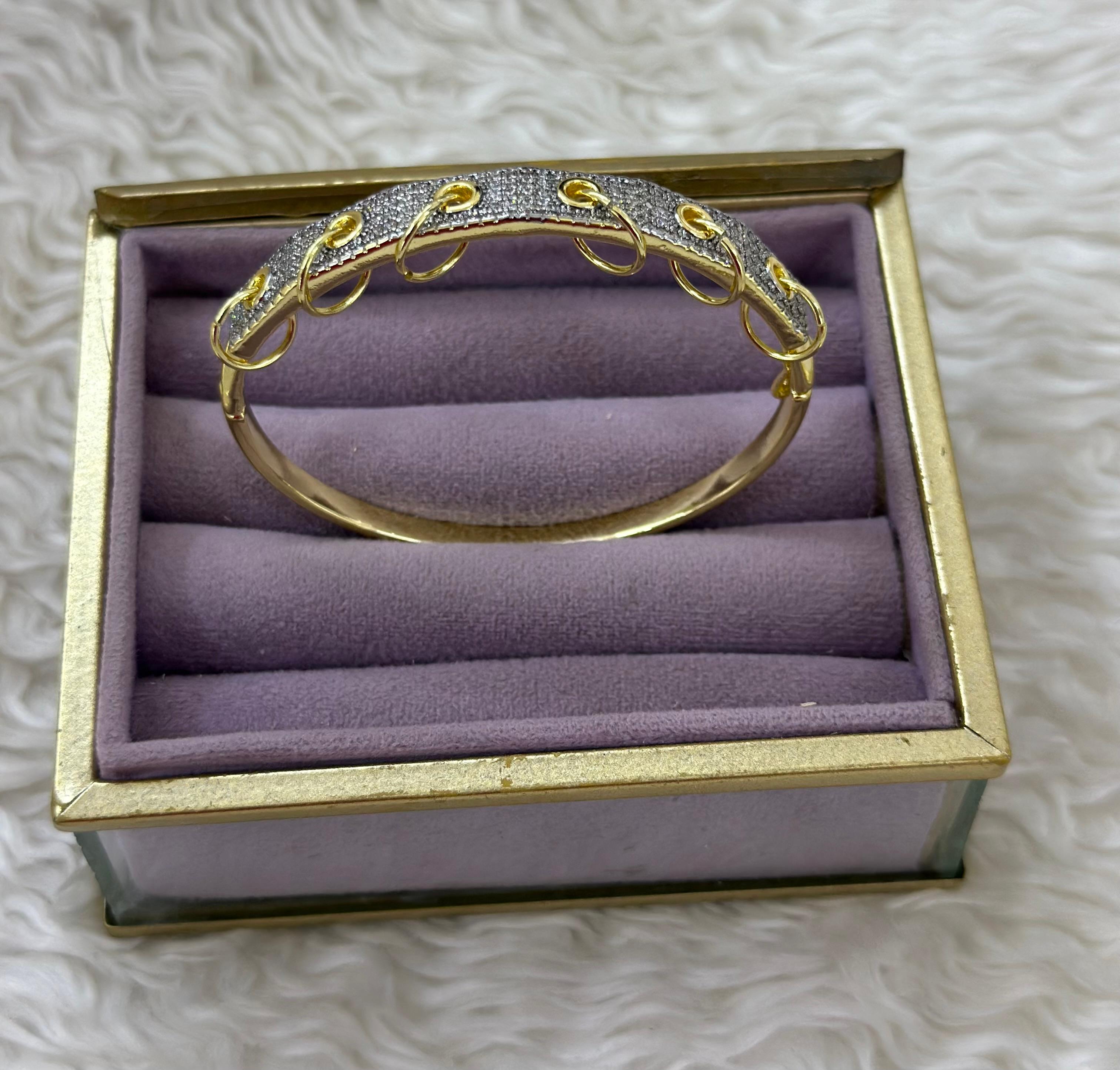 ✨ Gold Işıltı, Benzersiz Duruş