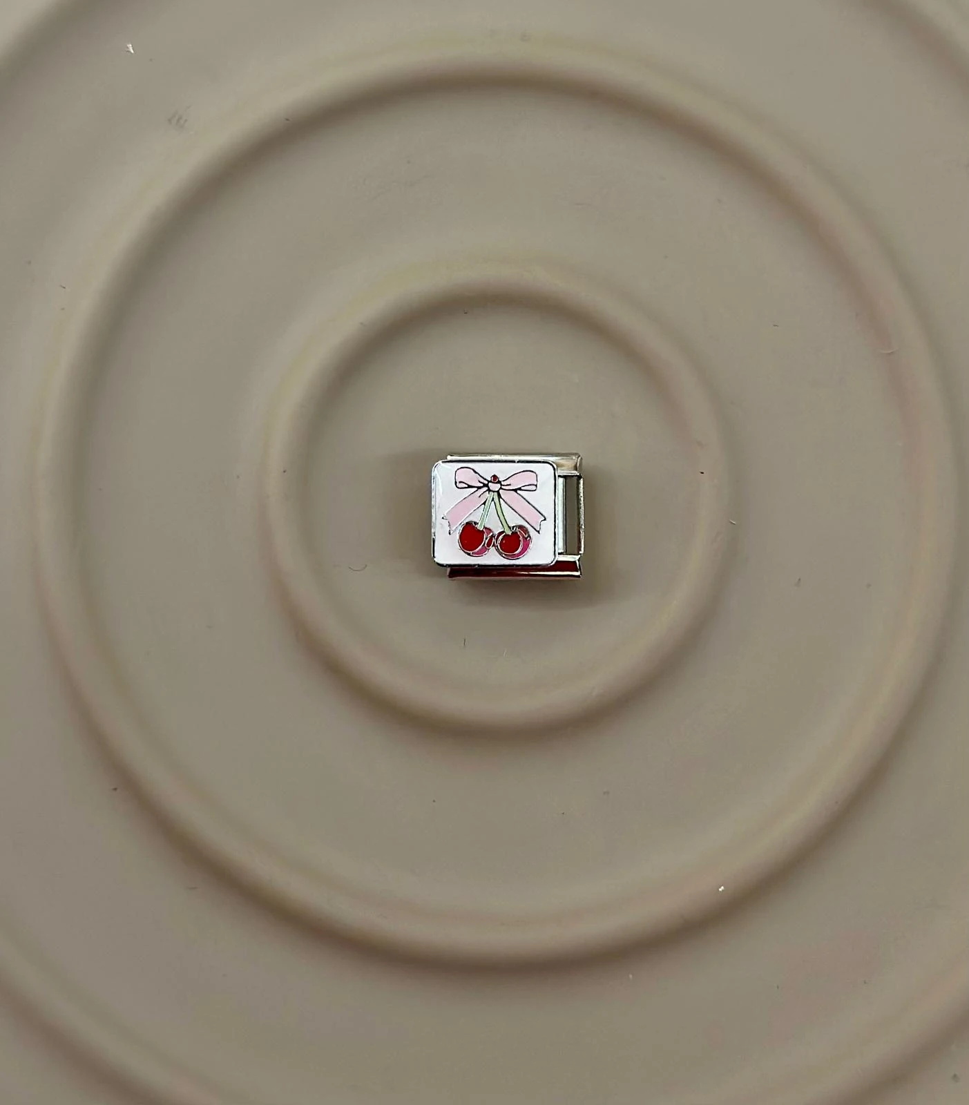 🍒 Nomination Charm: Tatlı Kirazlar ve Kurdele Zarafeti! 🎀