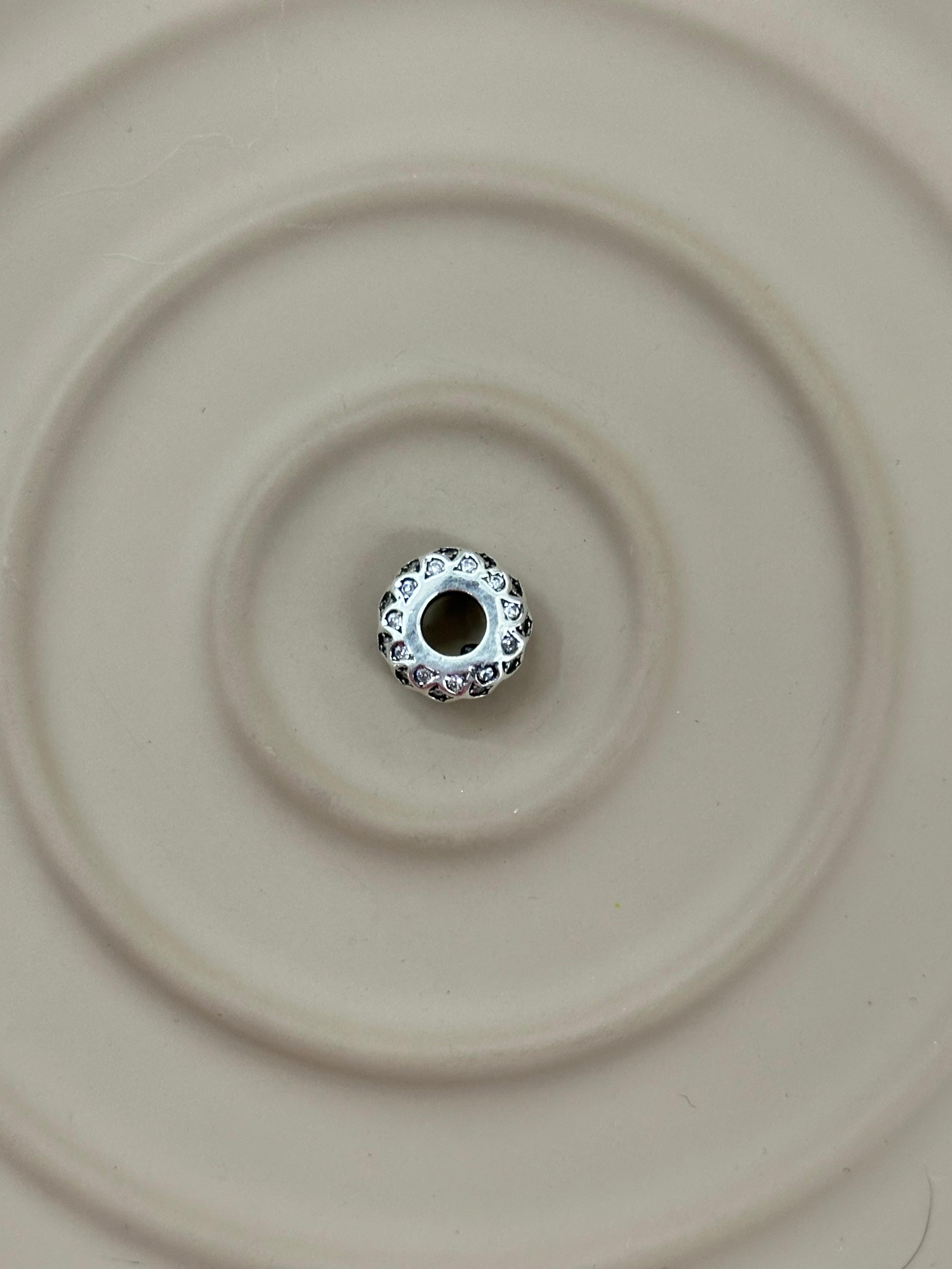 Işıltılı Kalpler Pave Charm Boncuk