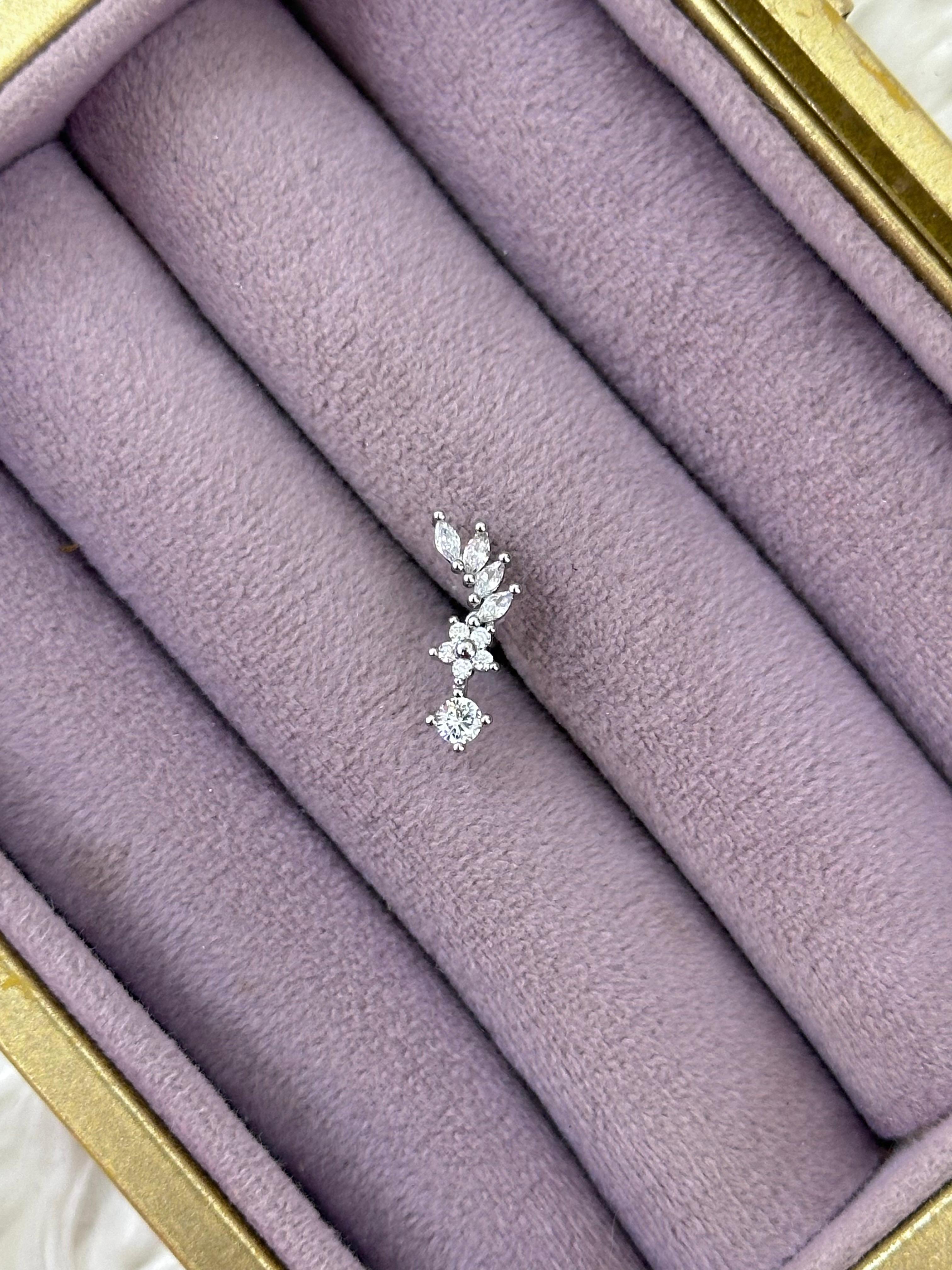 ✨ Yaprak Sarkaç Işıltı Çelik Piercing ✨
