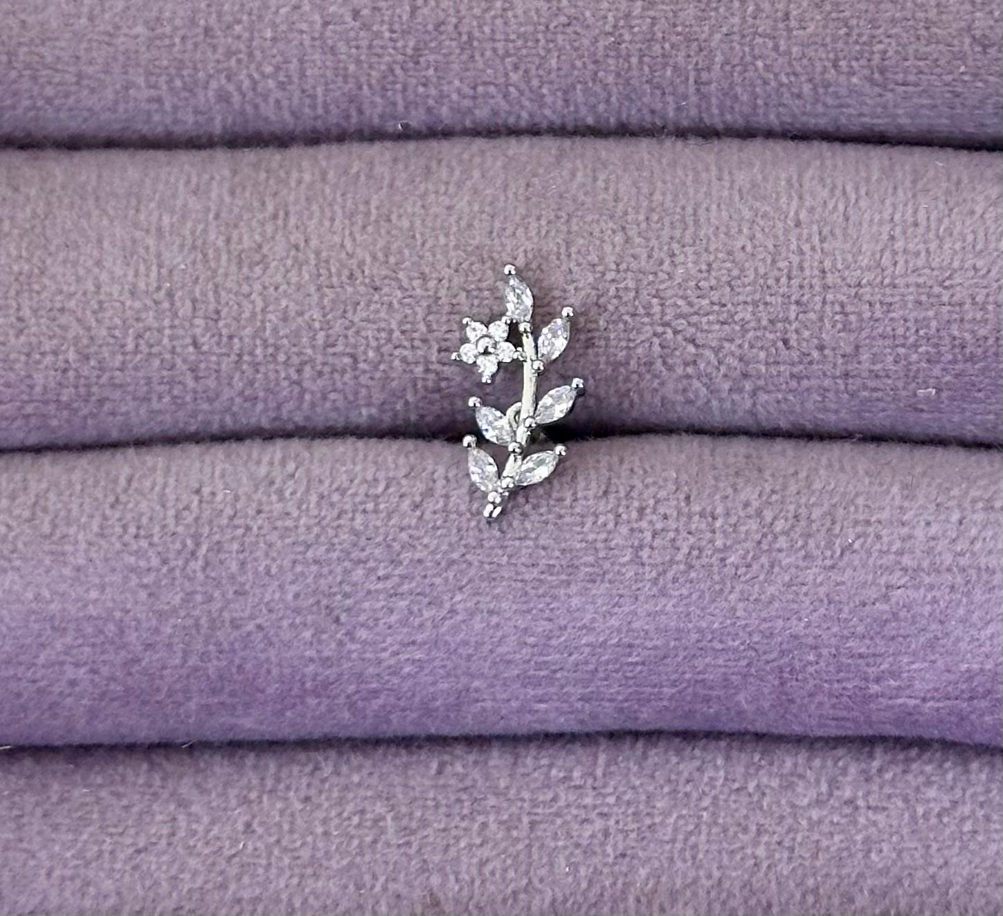  Üçlü Yaprak ve Çiçek Piercing