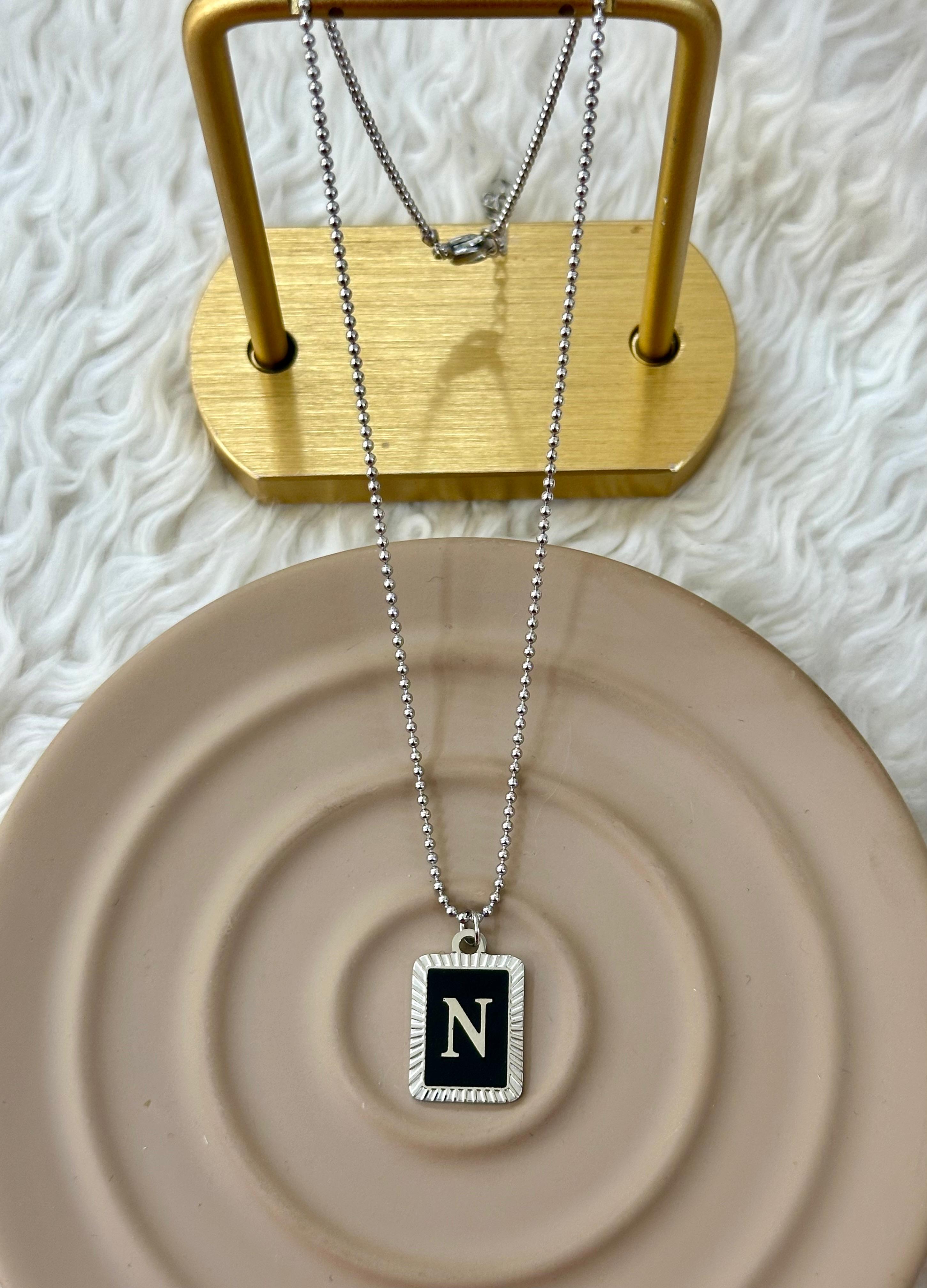 ✨ N Harfli Silver Plaka Kolye 🖤🤍