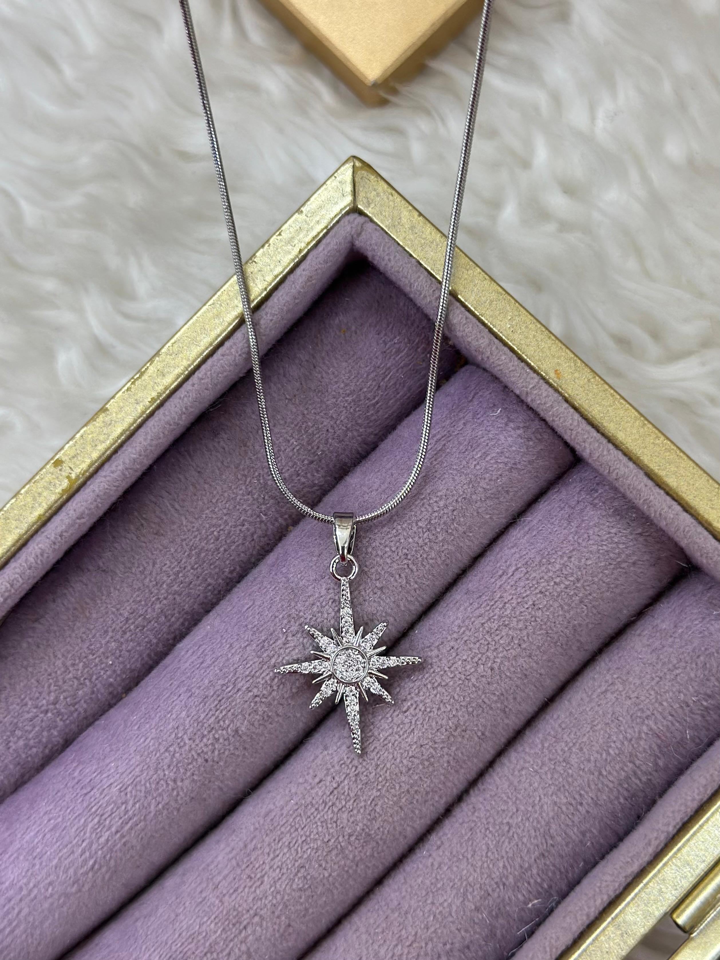 ✨ Taşlı Kuzey Yıldız Parıltısı Kolye