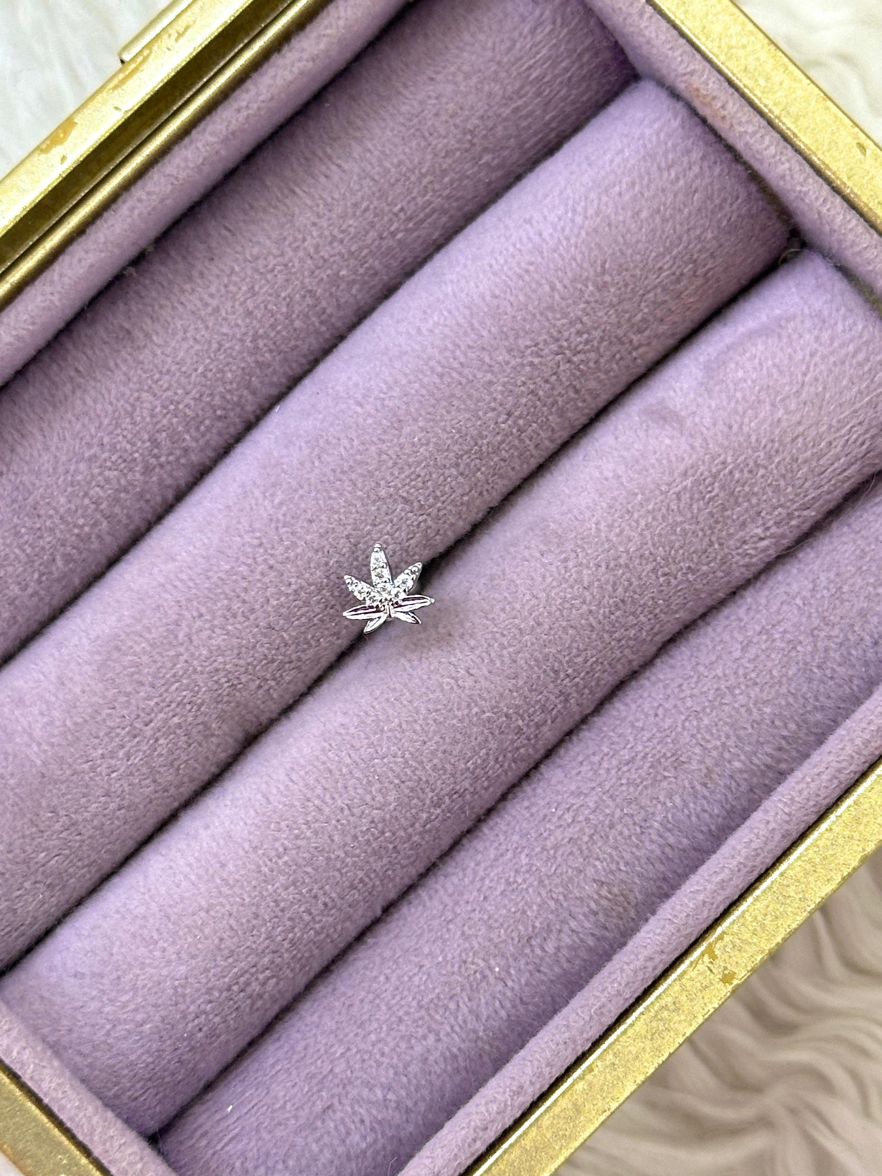 ✨ Parıltı Yaprak Çelik Piercing ✨