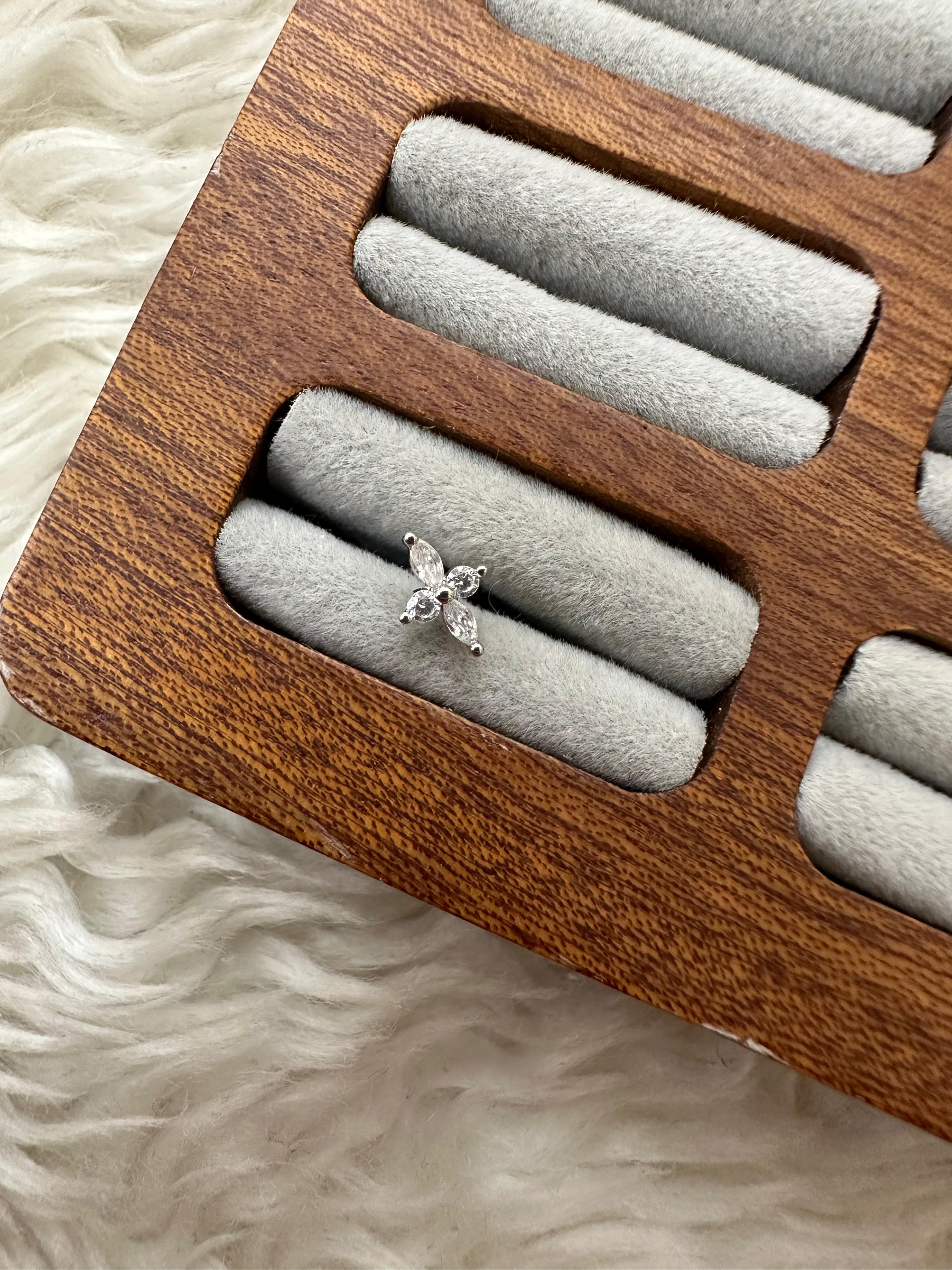 💚 ŞANS GETİREN İZ: DÖRT YAPRAKLI YONCA PIERCING 💚