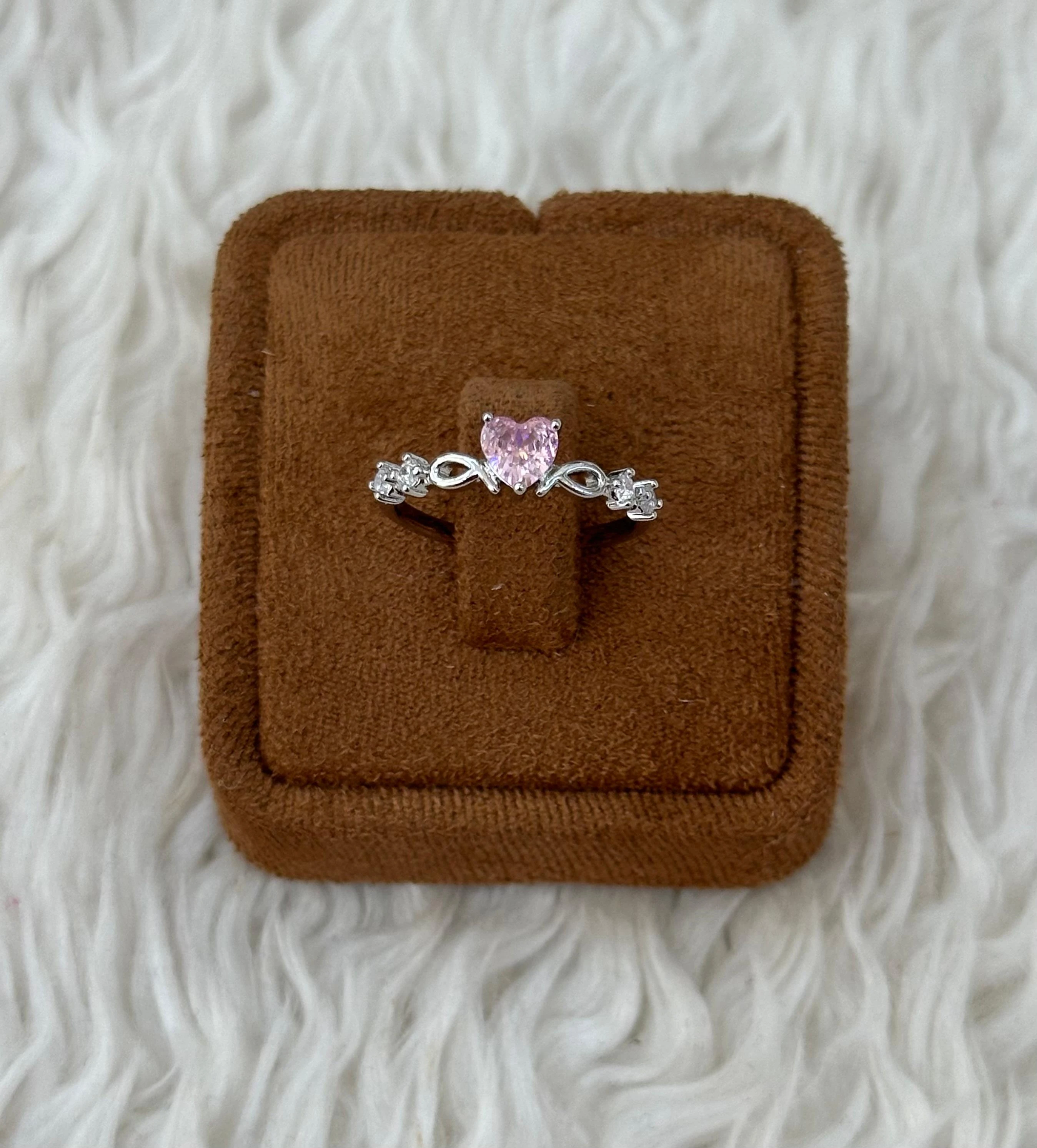 ✨ Aşk Parıltısı Pembe Kalp ve Pırlanta Detaylı Yüzük