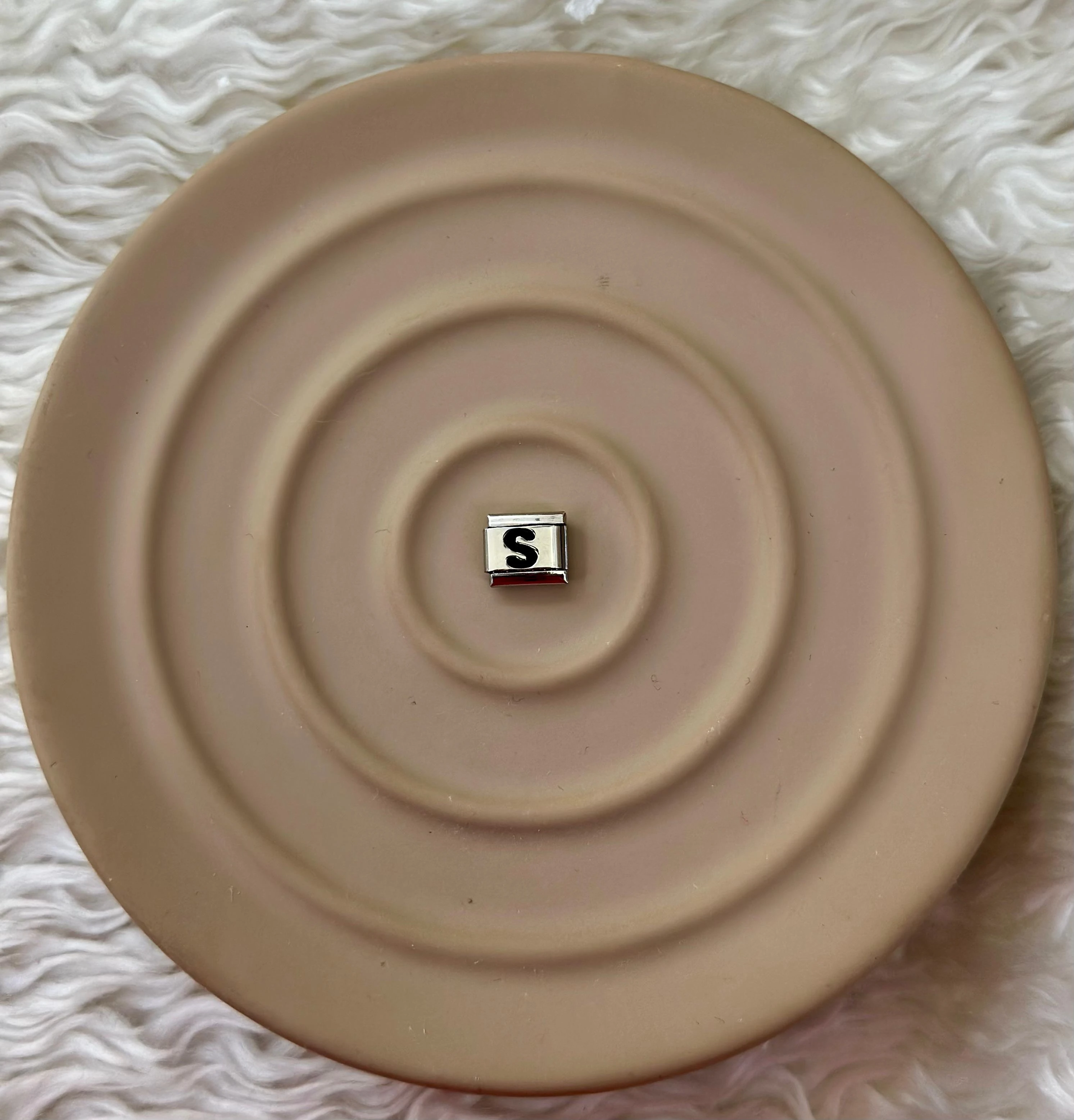 Nomination Charm: Büyüleyici S Harfi Şıklığı! 🇸🌟